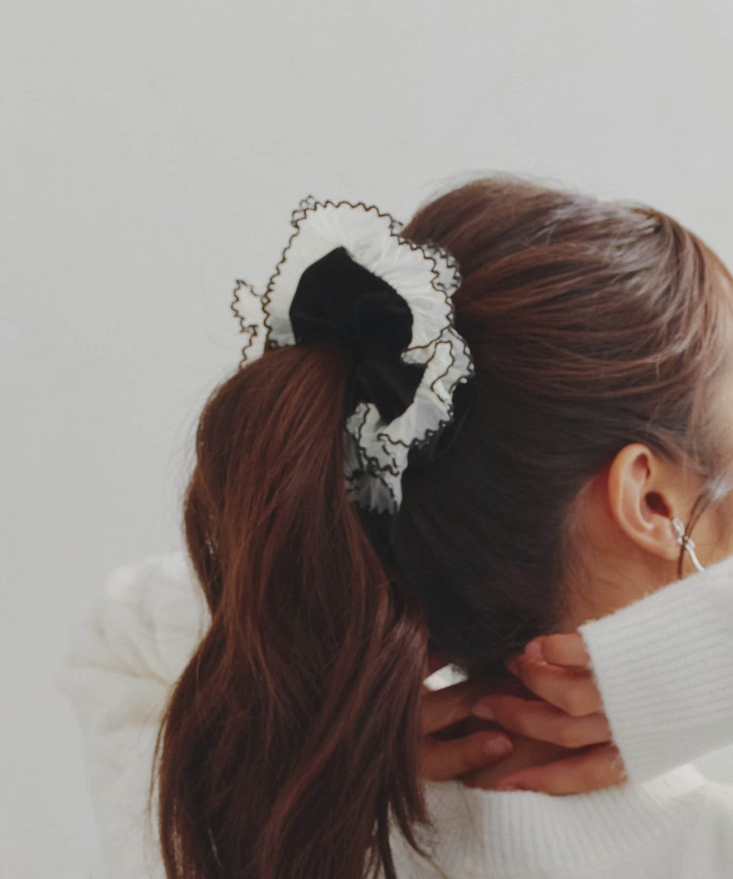 Lattice(ラティス) フリル付きベロアシュシュ