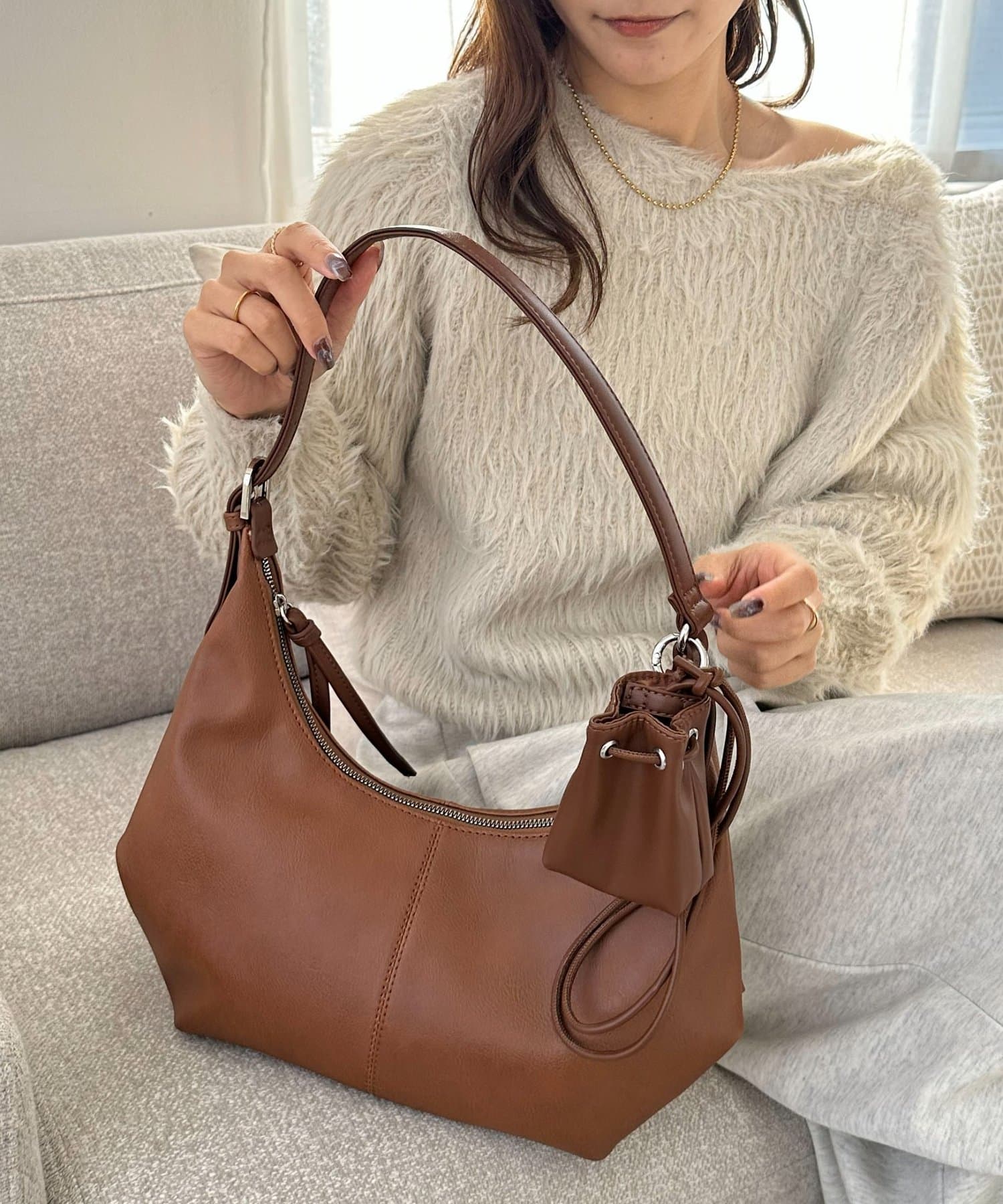 DISCOAT(ディスコート) 【SS先行予約】ネックチャーム付ホーボーバッグ