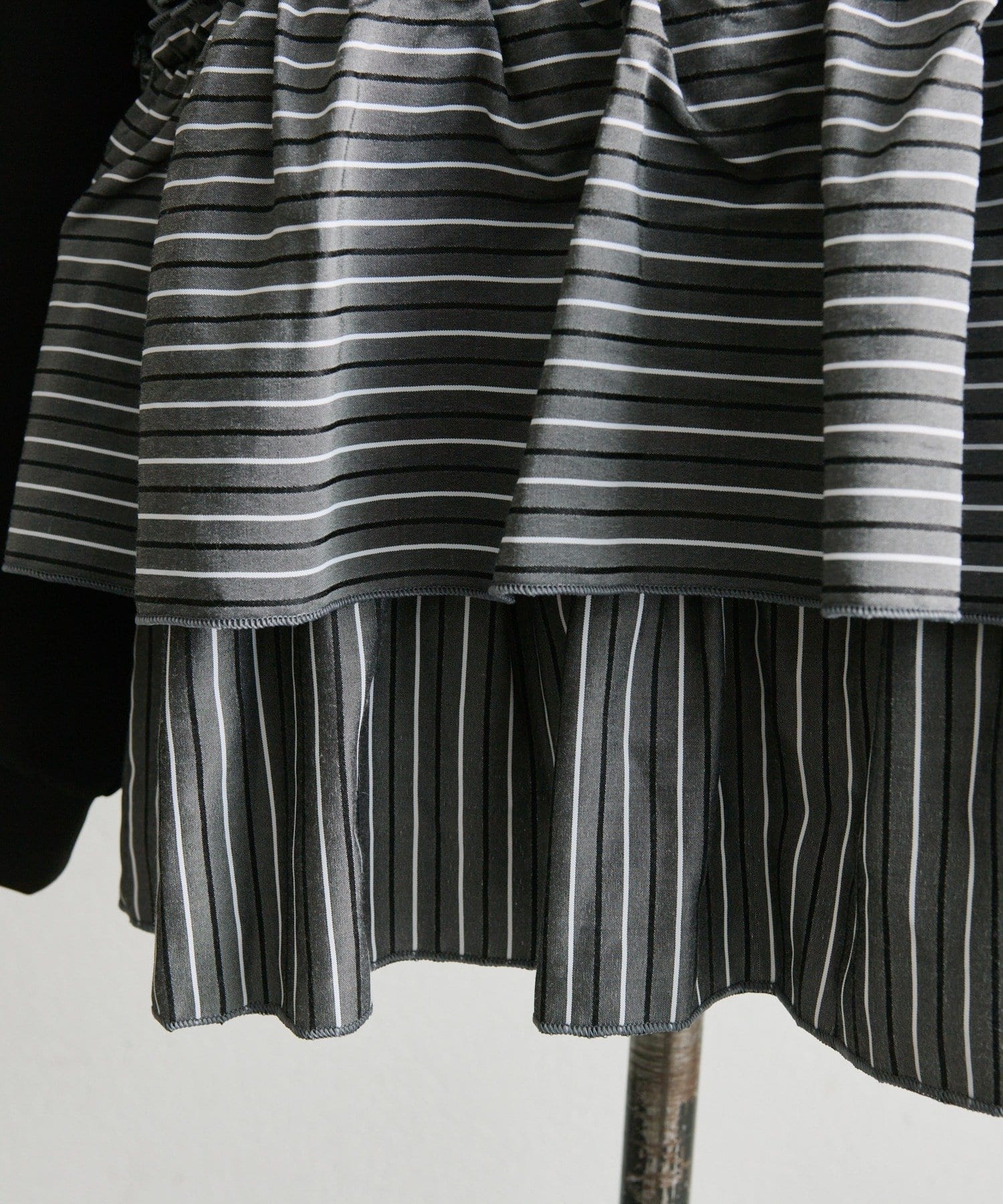 ear PAPILLONNER(イア パピヨネ) フリルシャツ切替スウェット【SUM1 STYLE(スミスタイル)】