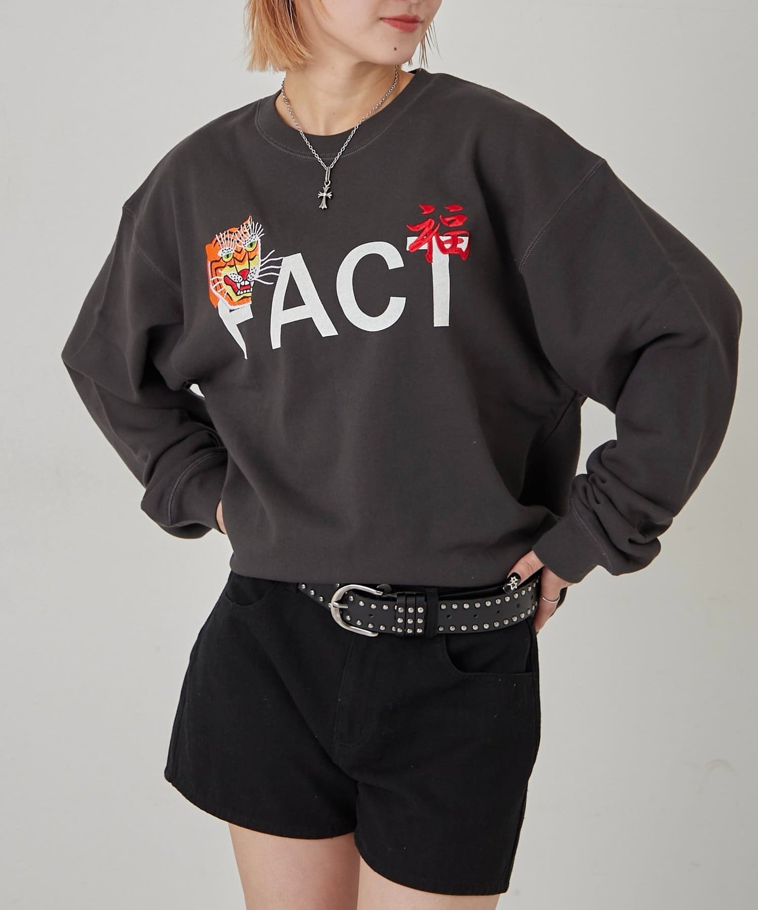 OUTLET(アウトレット) 【WHO'S WHO gallery】虎刺繍ベトナムグラフィックスウェット