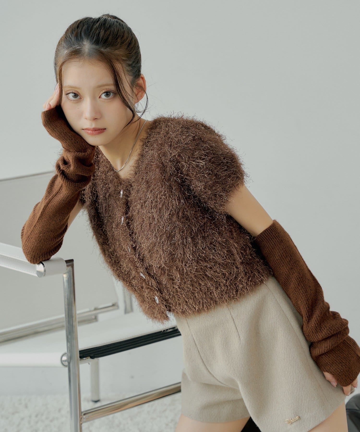 OUTLET(アウトレット) 【Chico】リブアームウォーマー付シャギー半袖ニット