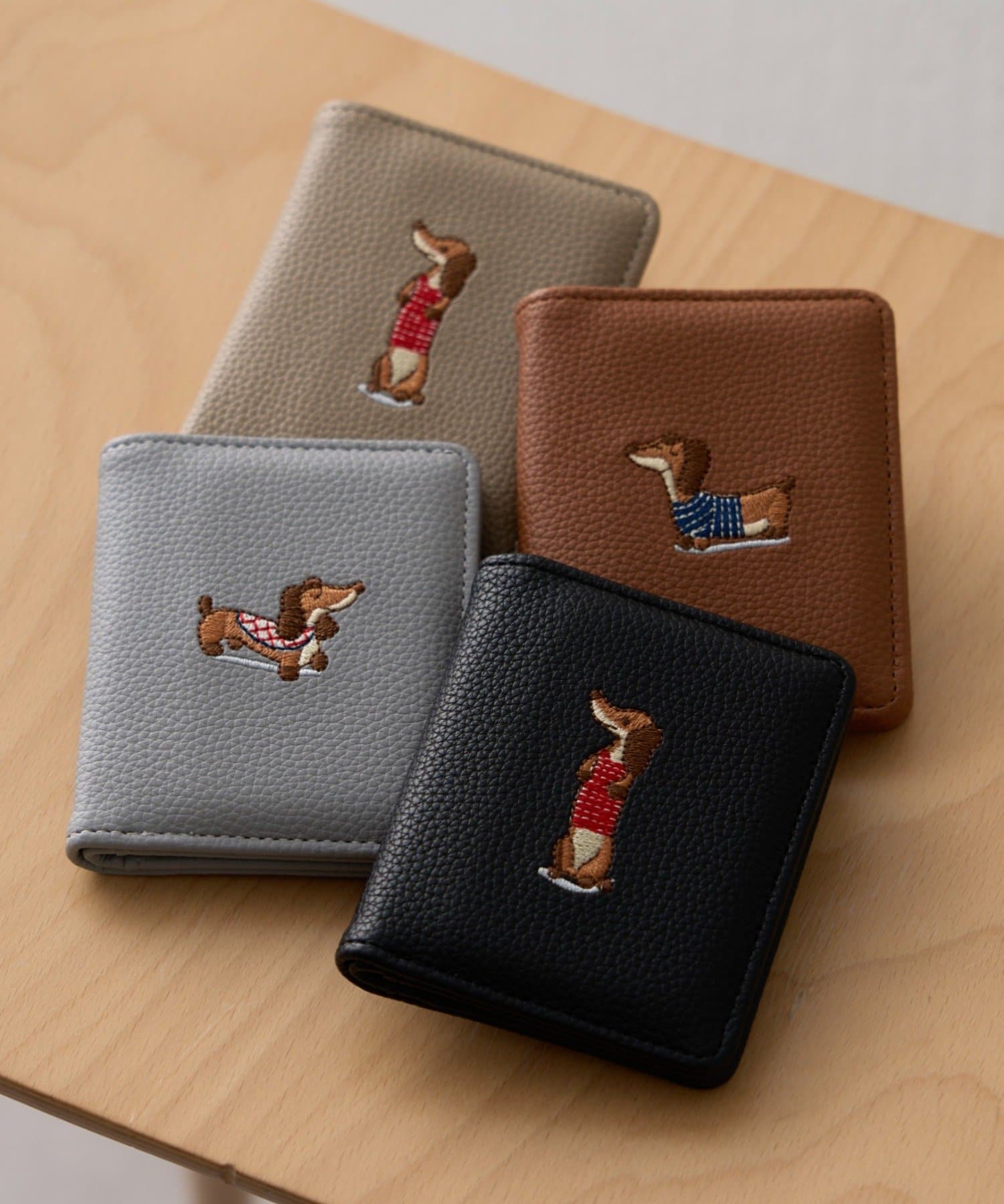 Remind me and forever(リマインドミーアンドフォーエバー) 【WEB限定】ダックスフンド刺繍カードケース