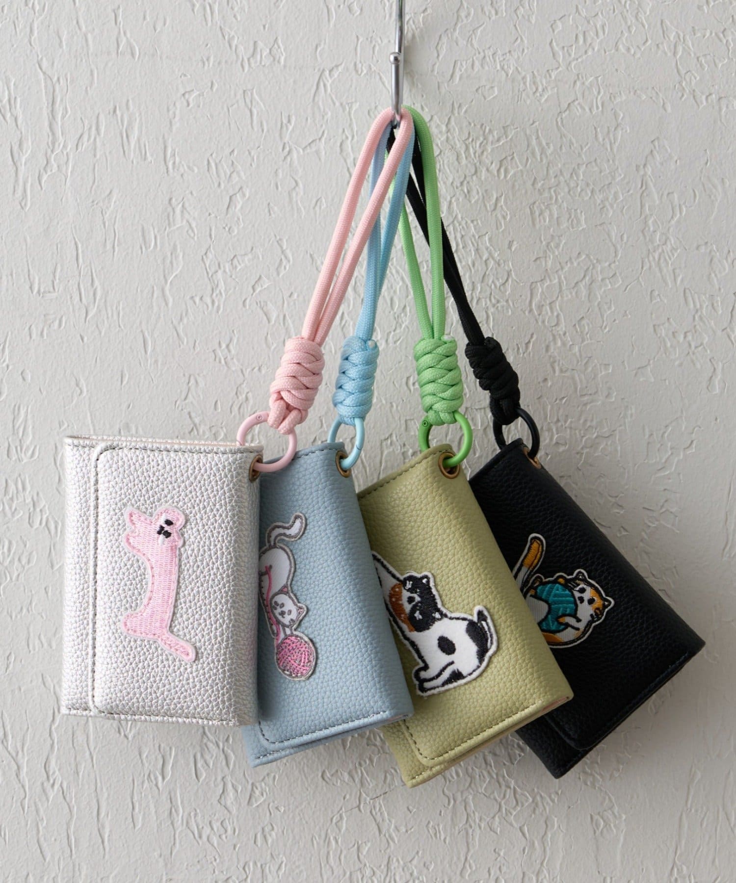 Remind me and forever(リマインドミーアンドフォーエバー) 【WEB限定】ストラップ付ネコ刺繍カードケース