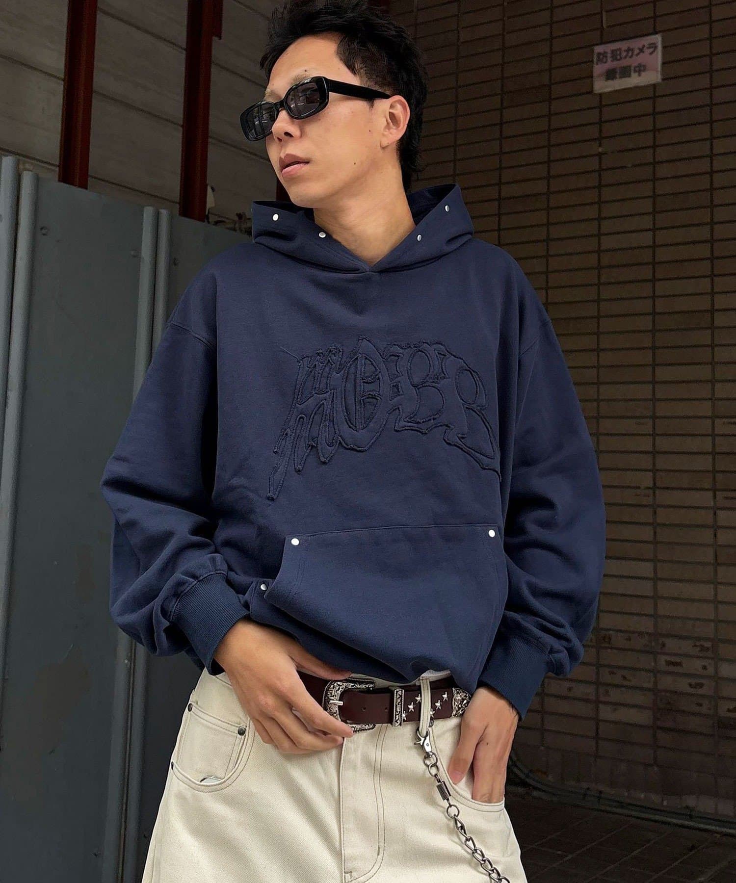 CIAOPANIC(チャオパニック) カットレイヤーロゴスタッズプルオーバーパーカー