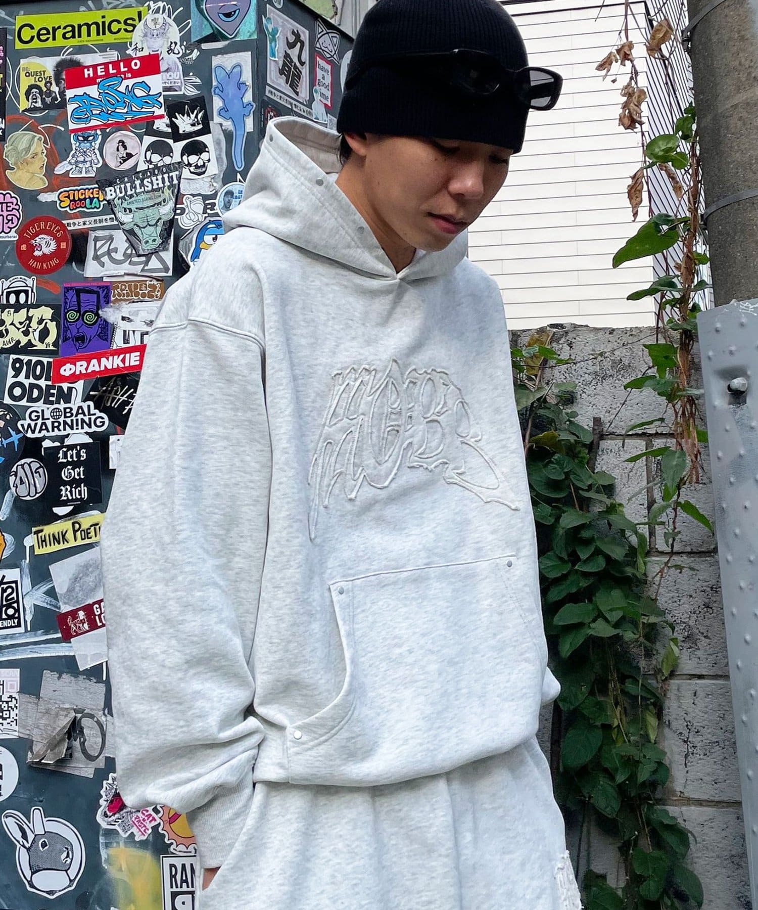 CIAOPANIC(チャオパニック) カットレイヤーロゴスタッズプルオーバーパーカー