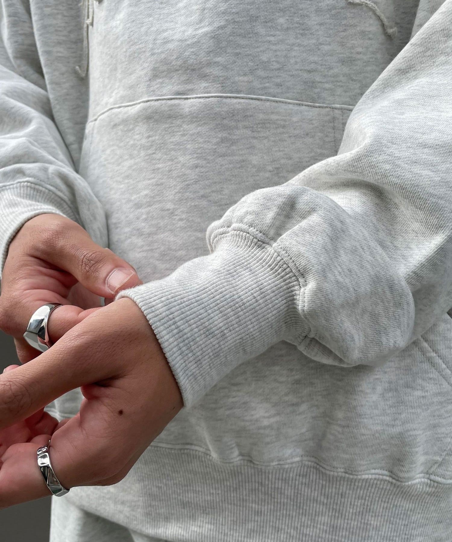 CIAOPANIC(チャオパニック) カットレイヤーロゴスタッズプルオーバーパーカー