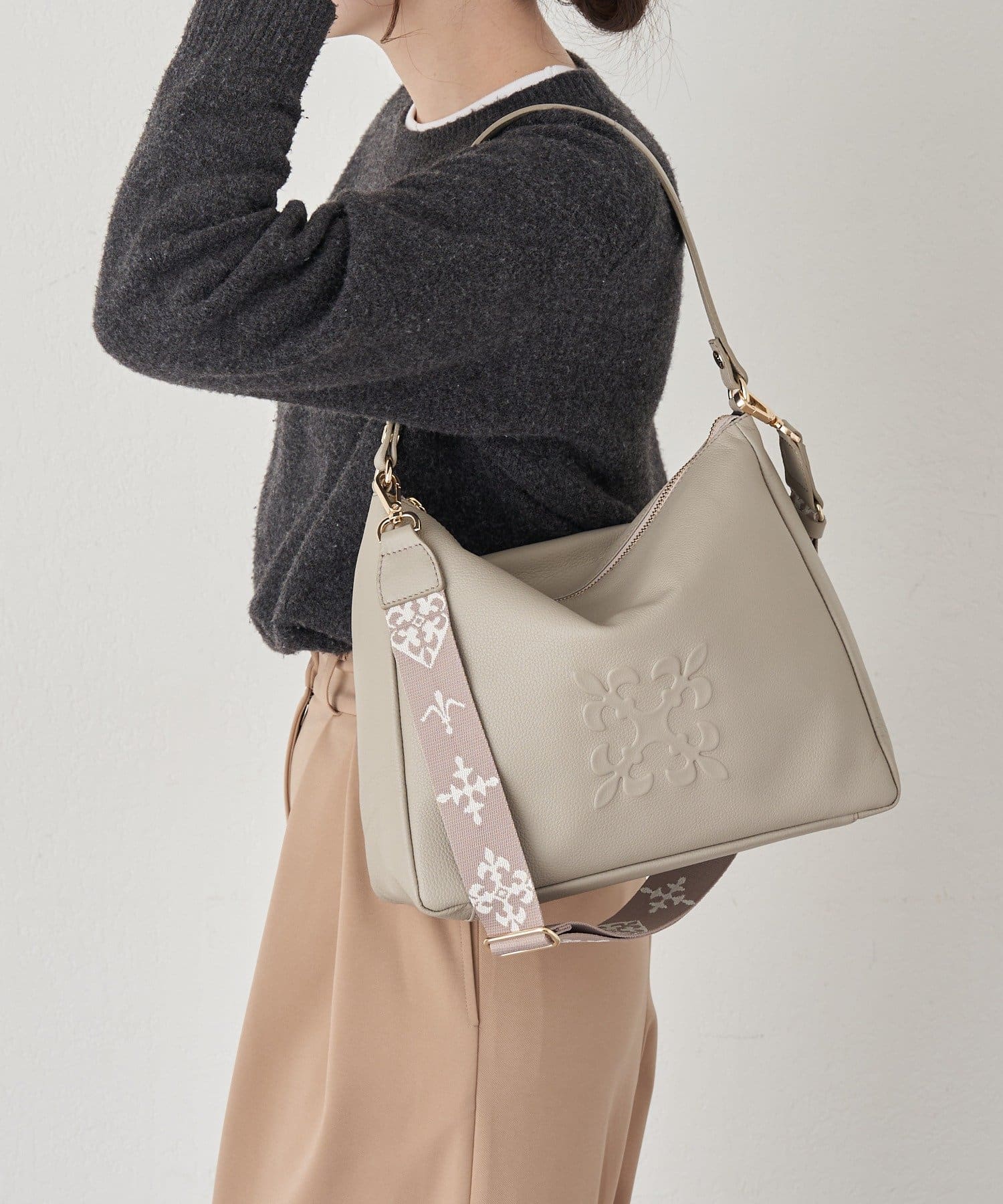 russet(ラシット) エンボスモノグラム2WAYショルダーショルダーバッグ