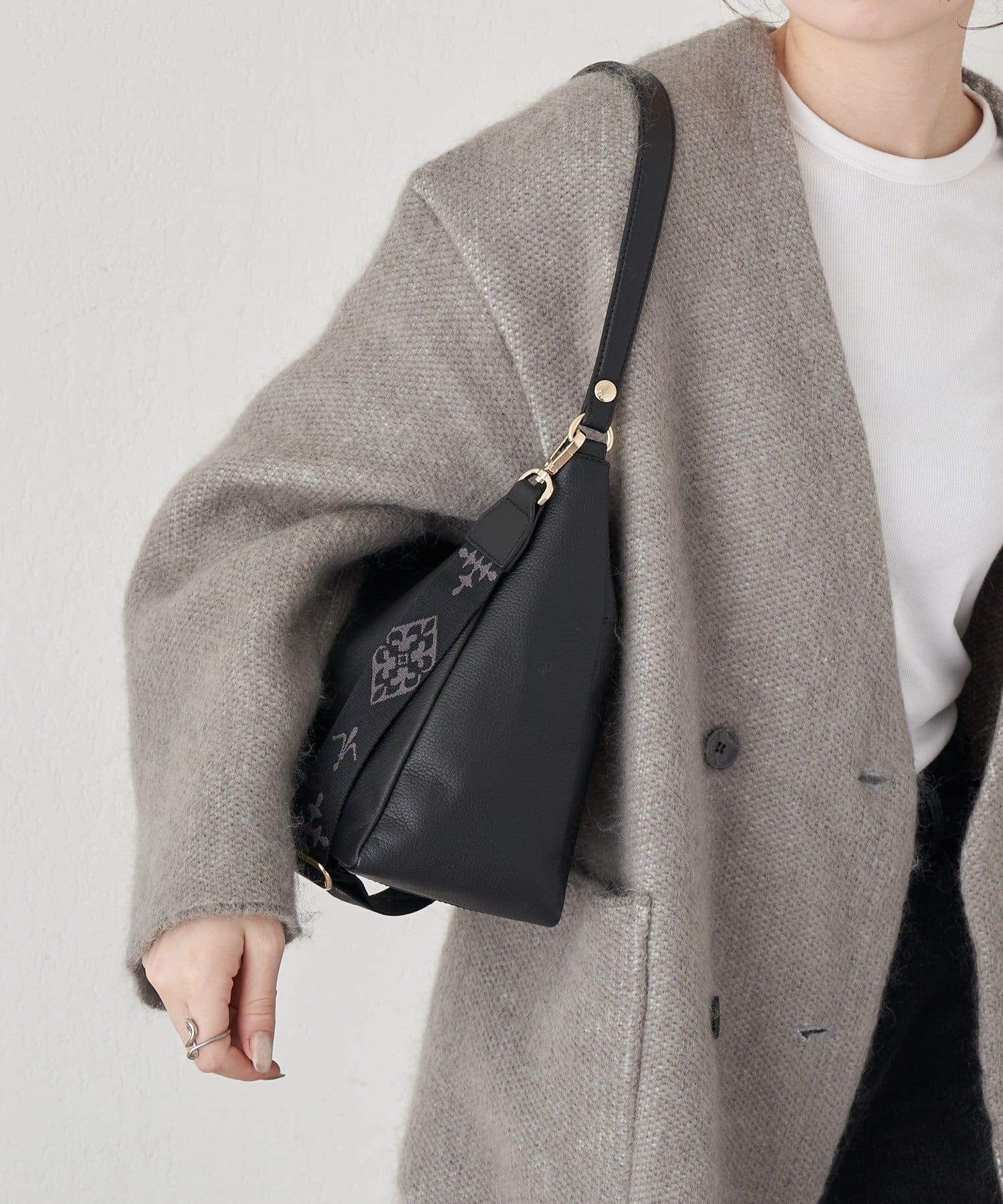 russet(ラシット) エンボスモノグラム2WAYショルダーショルダーバッグ