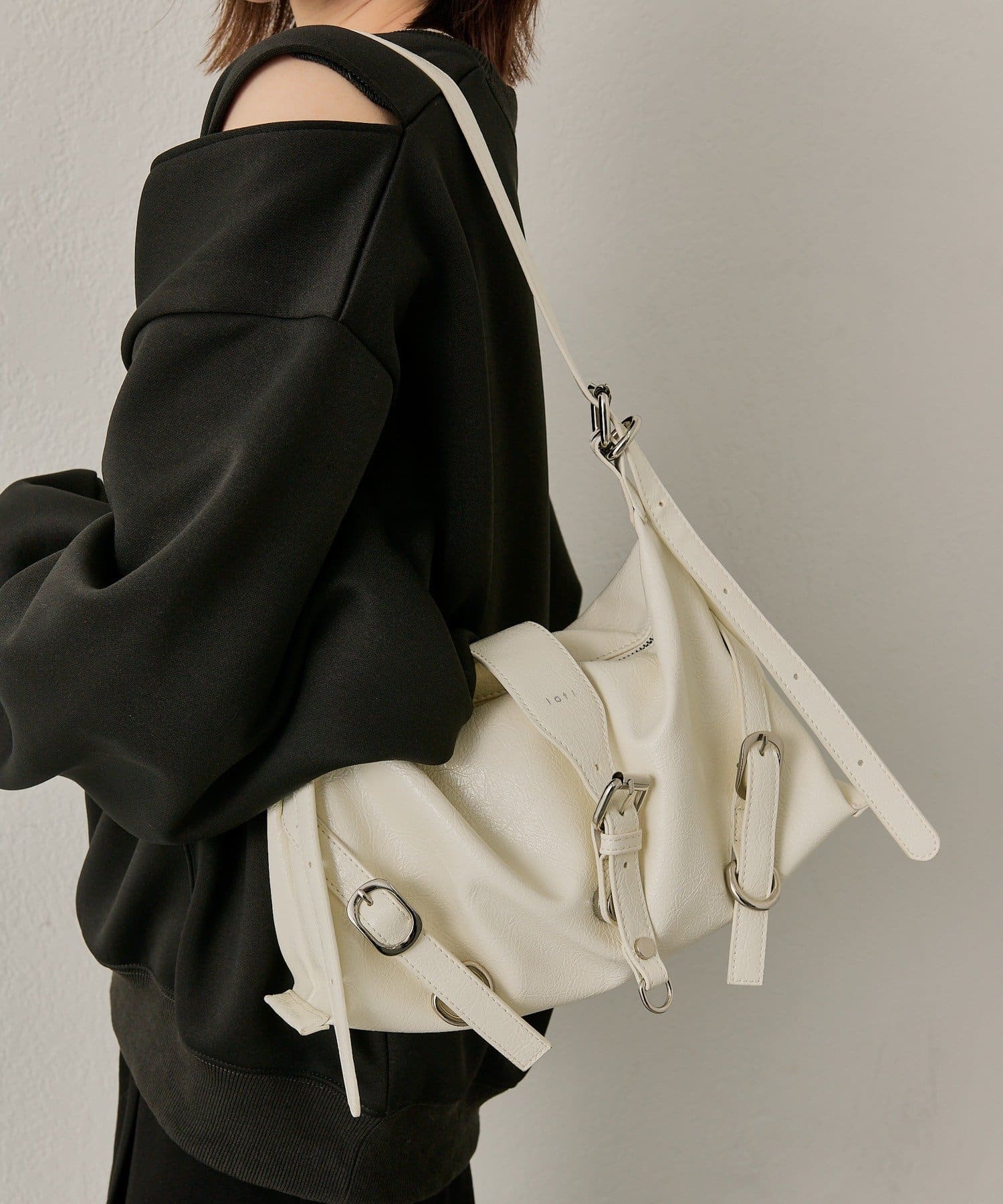 mline(エムライン) loti ベルトデザインショルダーBAG