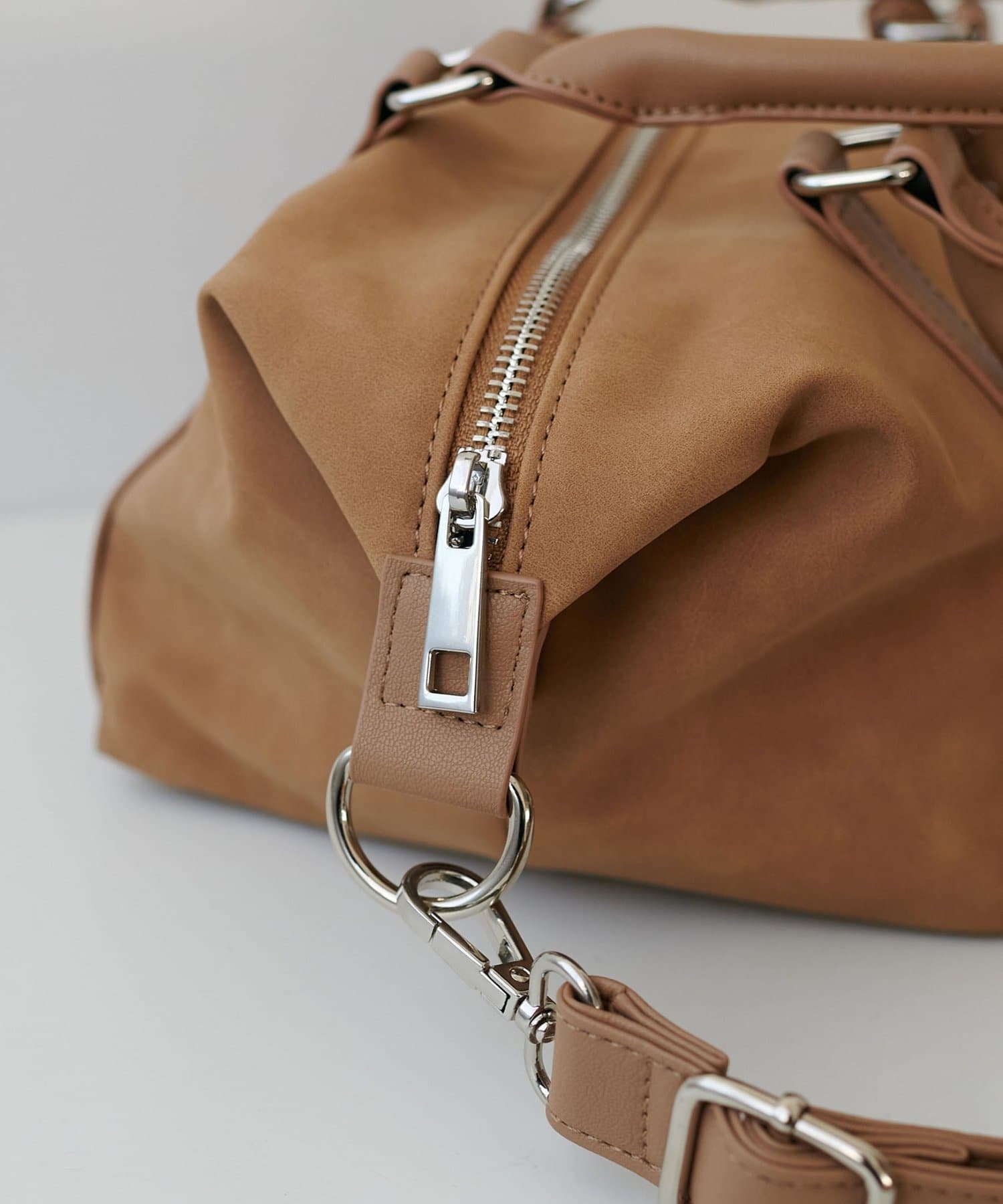 DISCOAT(ディスコート) 12/11(金)12：00～【SS先行予約/600mlペットボトル◎】ミラーチャーム付ソフトミニボストンバッグ《詳細動画あり》