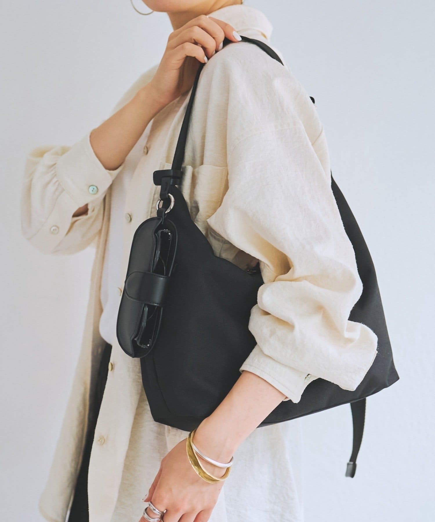 BEARDSLEY(ビアズリー) 《1/1(木)12:00予約開始》グラスケース付きショルダーバッグ