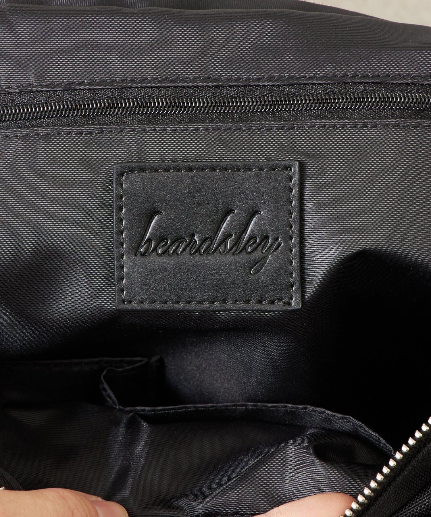 BEARDSLEY(ビアズリー) 《1/1(木)12:00予約開始》グラスケース付きショルダーバッグ