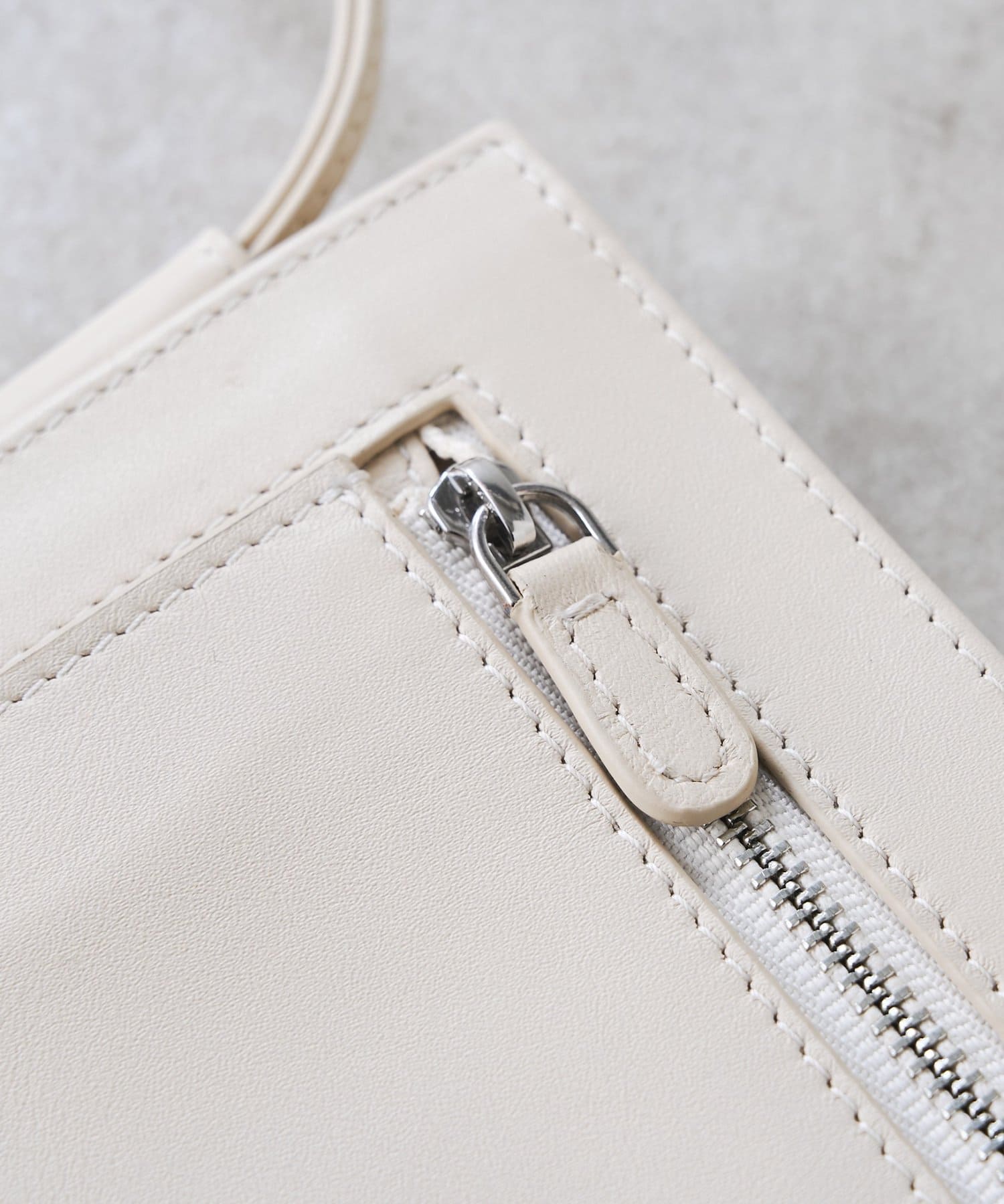 BEARDSLEY(ビアズリー) 《本革》スマホショルダーBag