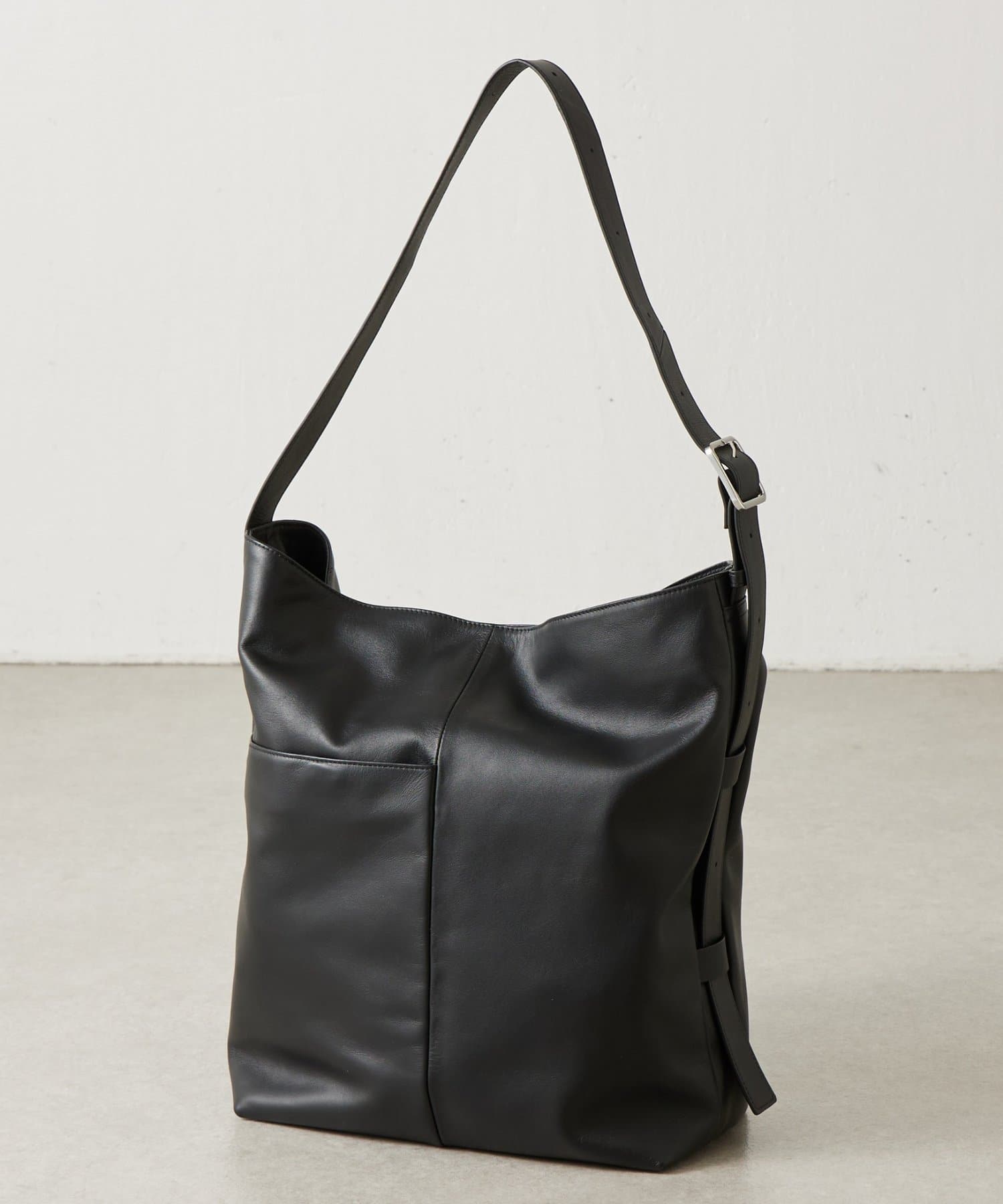 BEARDSLEY(ビアズリー) 《1/1(木)12:00予約開始》スムースレザーショルダーBag