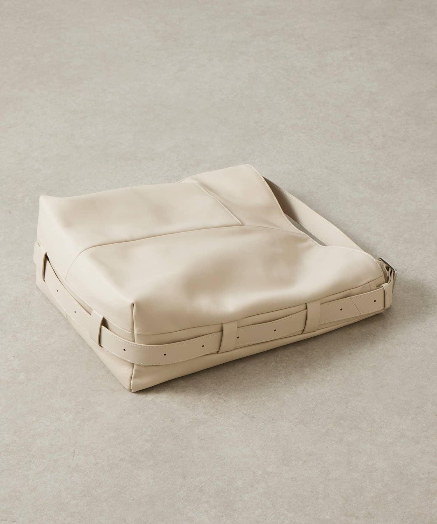 BEARDSLEY(ビアズリー) 《1/1(木)12:00予約開始》スムースレザーショルダーBag