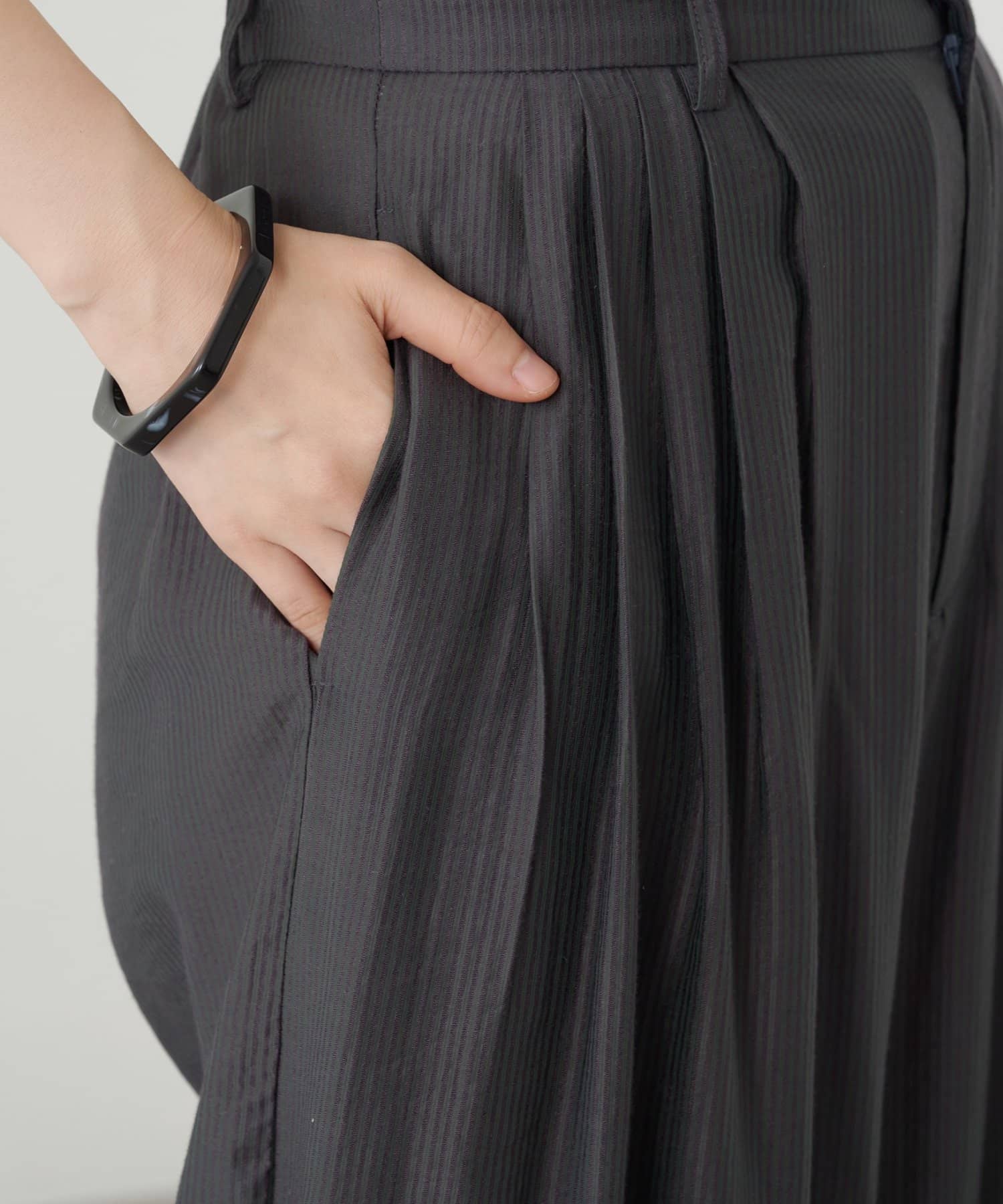 OUTLET(アウトレット) 【Omekashi】ストライプタックパンツ