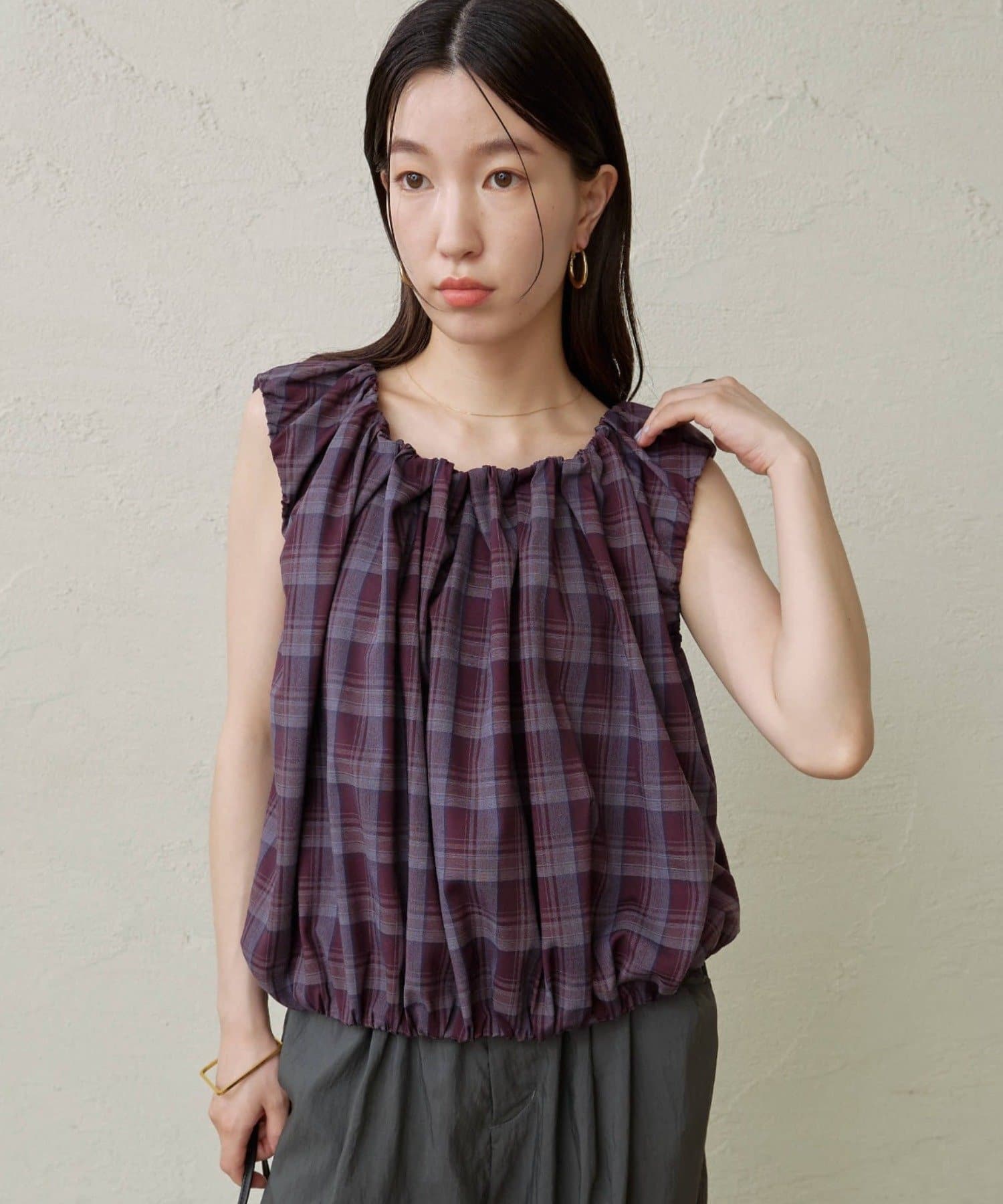 OUTLET(アウトレット) 【Omekashi】ギャザーノースリブラウス