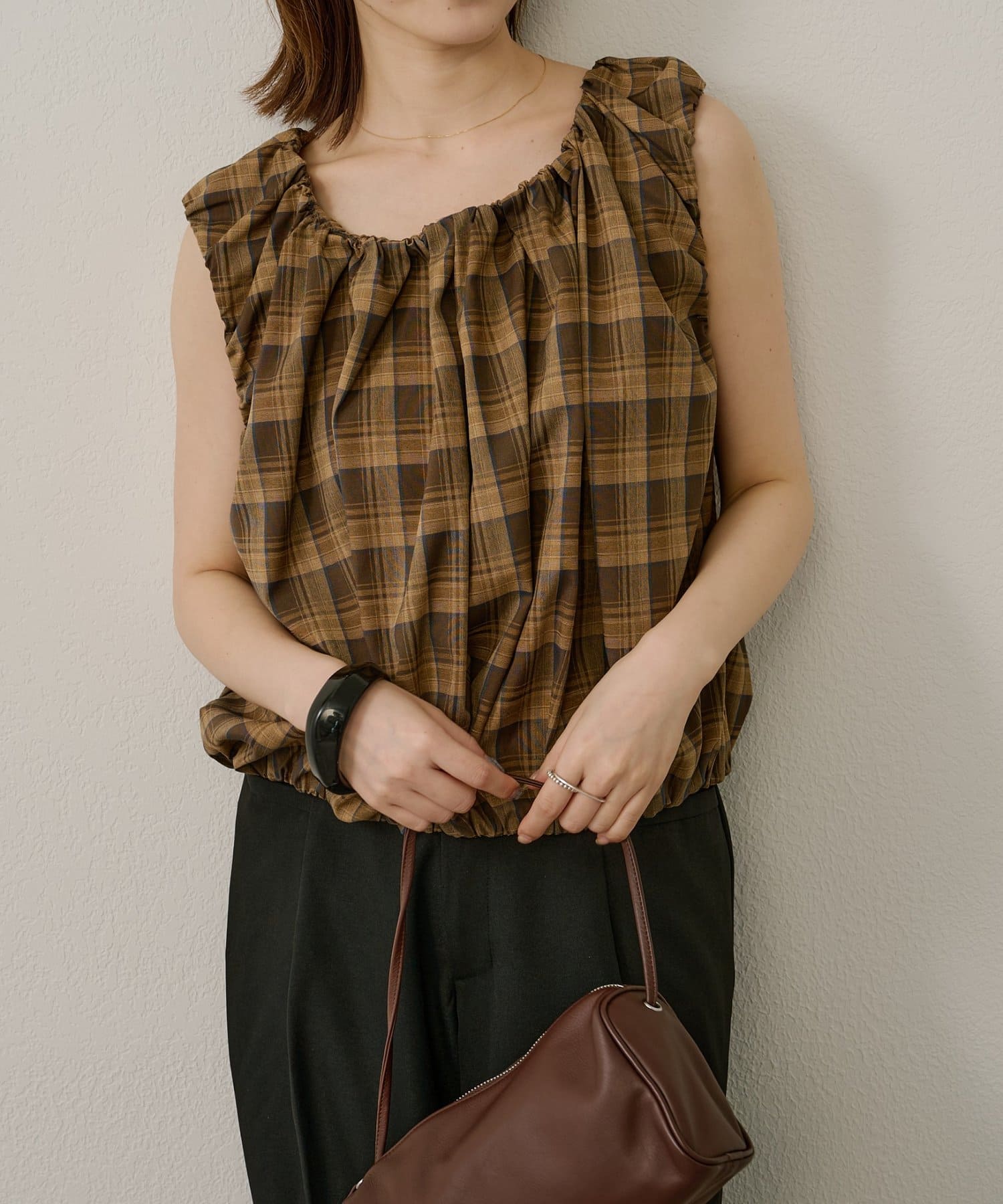 OUTLET(アウトレット) 【Omekashi】ギャザーノースリブラウス