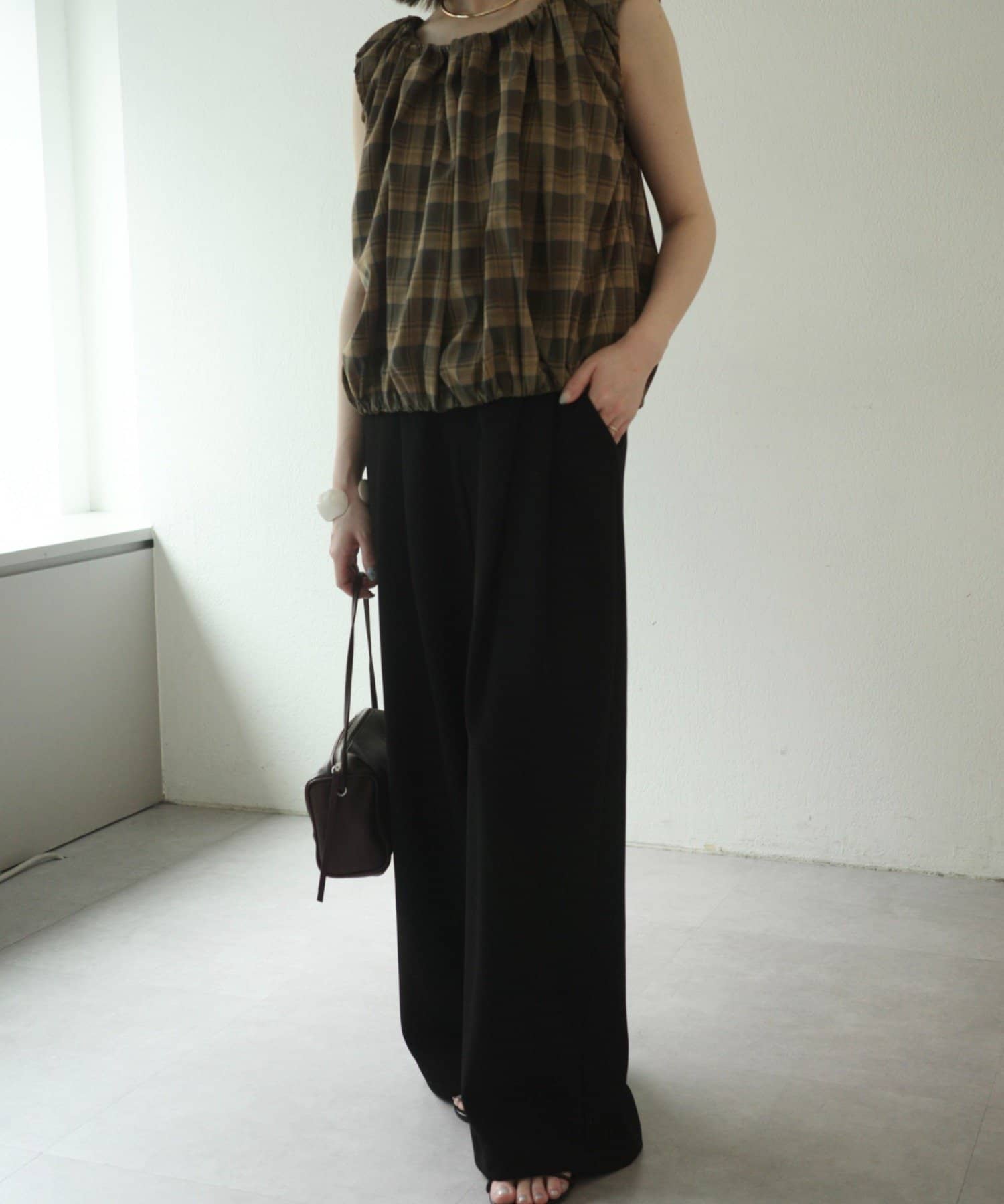 OUTLET(アウトレット) 【Omekashi】ギャザーノースリブラウス