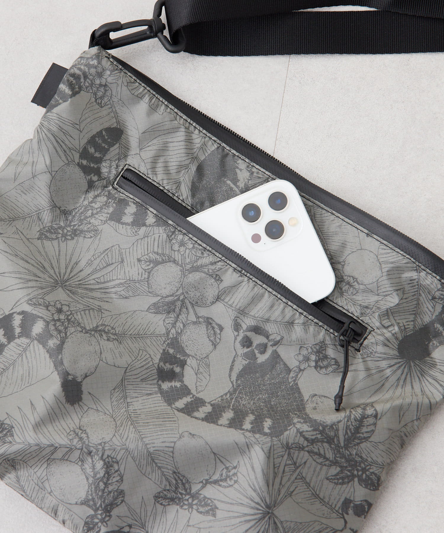 ear PAPILLONNER】ワオキツネザル柄ショルダーバッグ | OUTLET