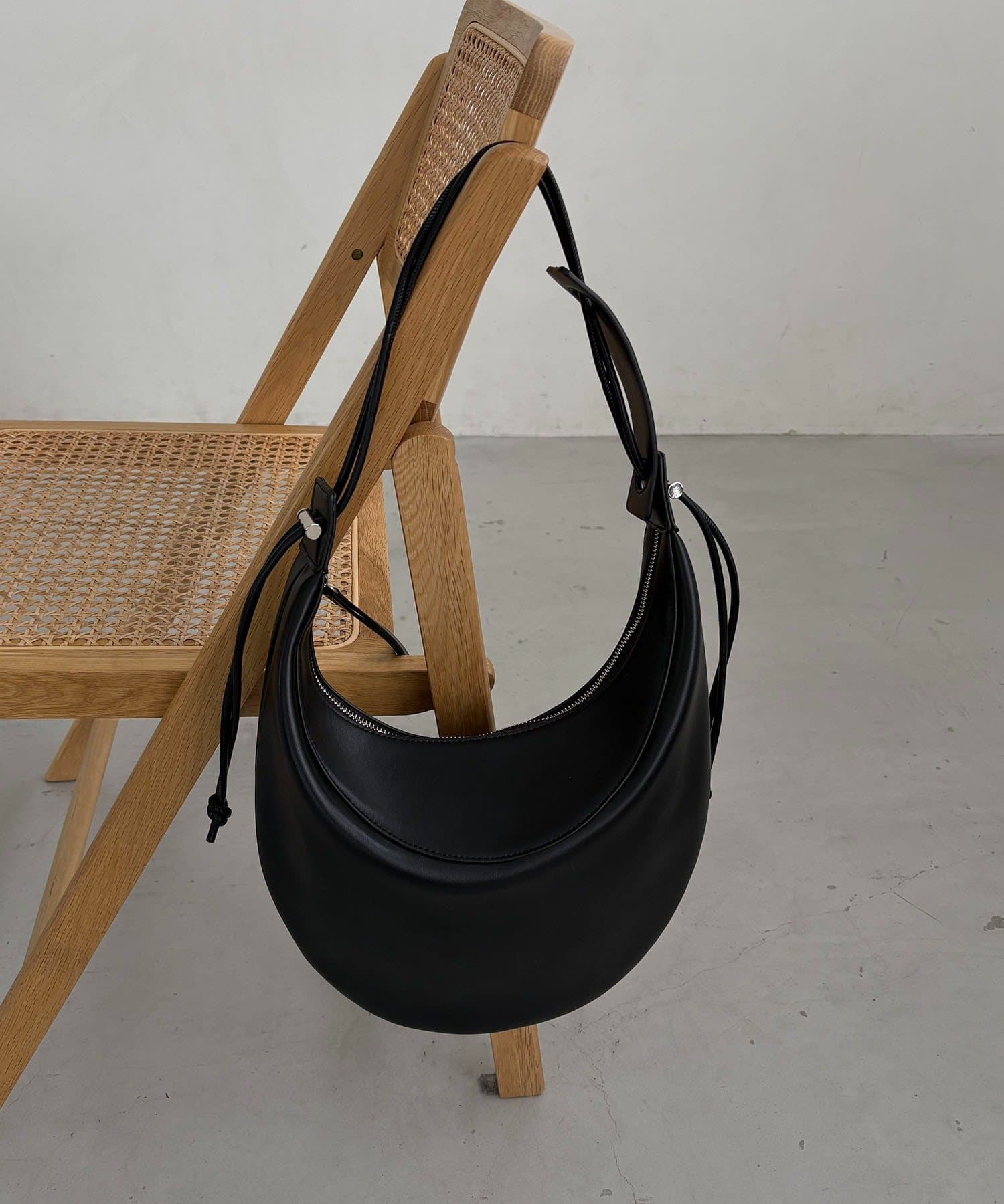 CAPRICIEUX LE'MAGE(カプリシュレマージュ) ハーフムーンバッグ