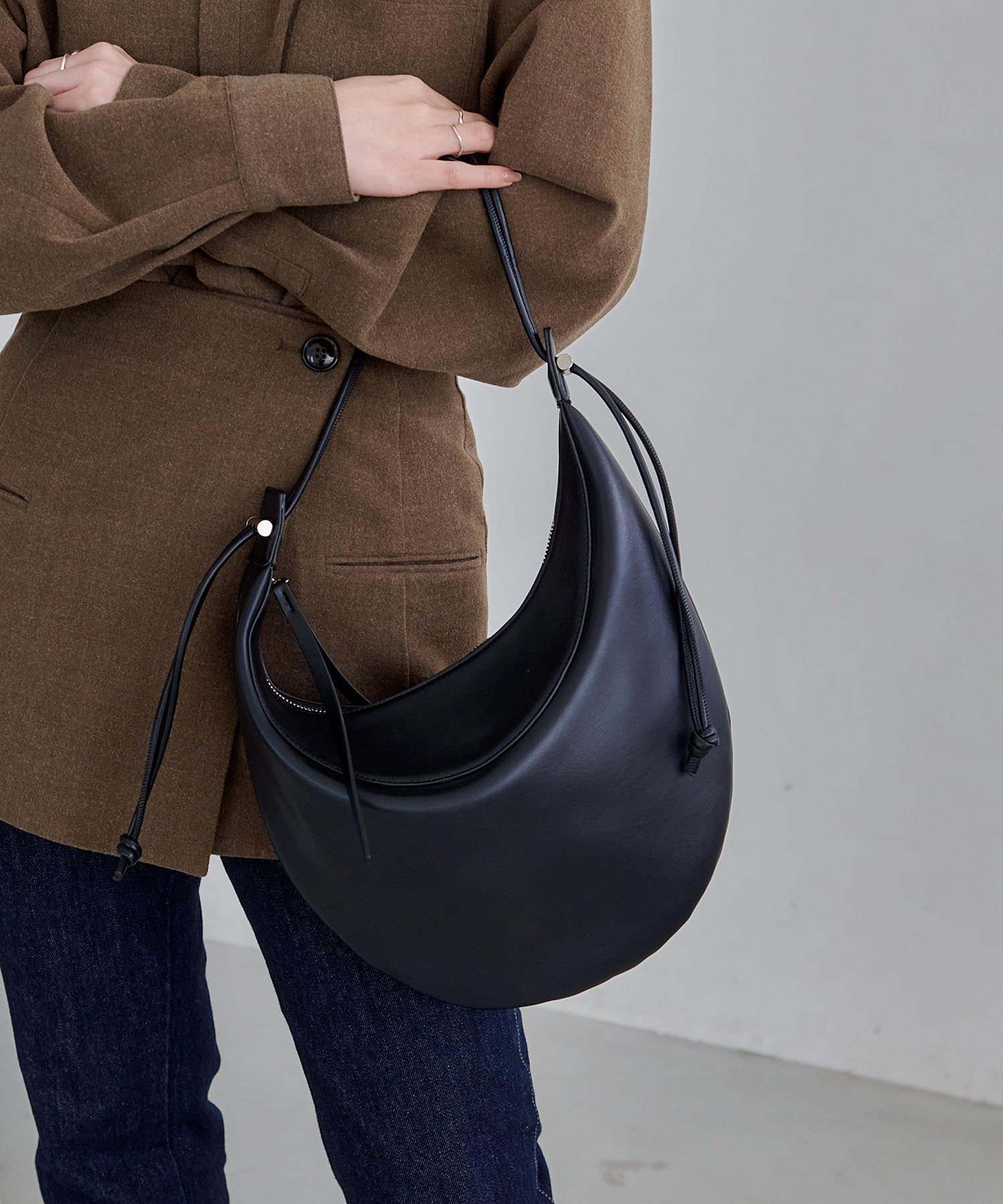 CAPRICIEUX LE'MAGE(カプリシュレマージュ) ハーフムーンバッグ