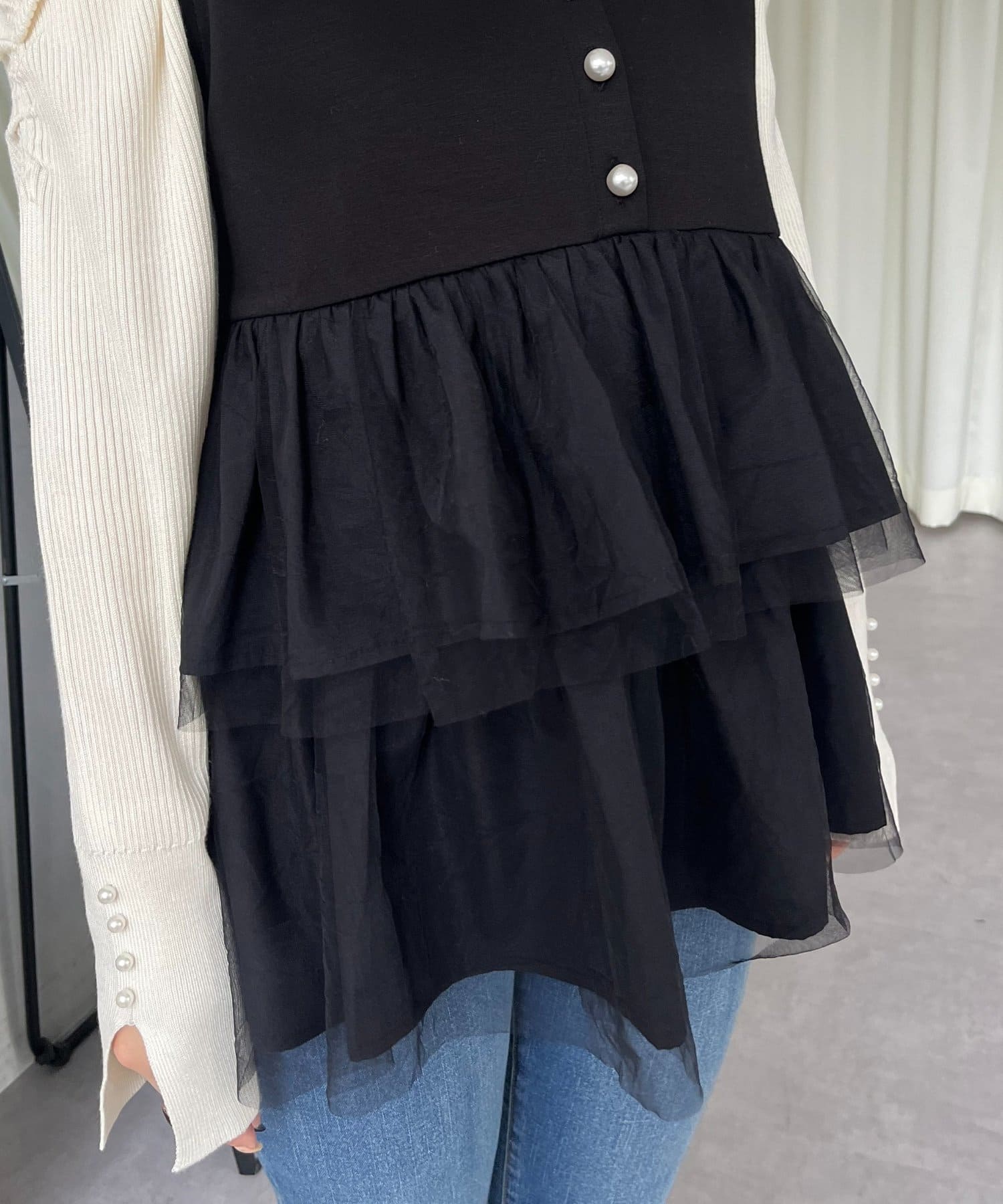 prose verse(プロズヴェール) パールボタンチュールフリルVネックベスト