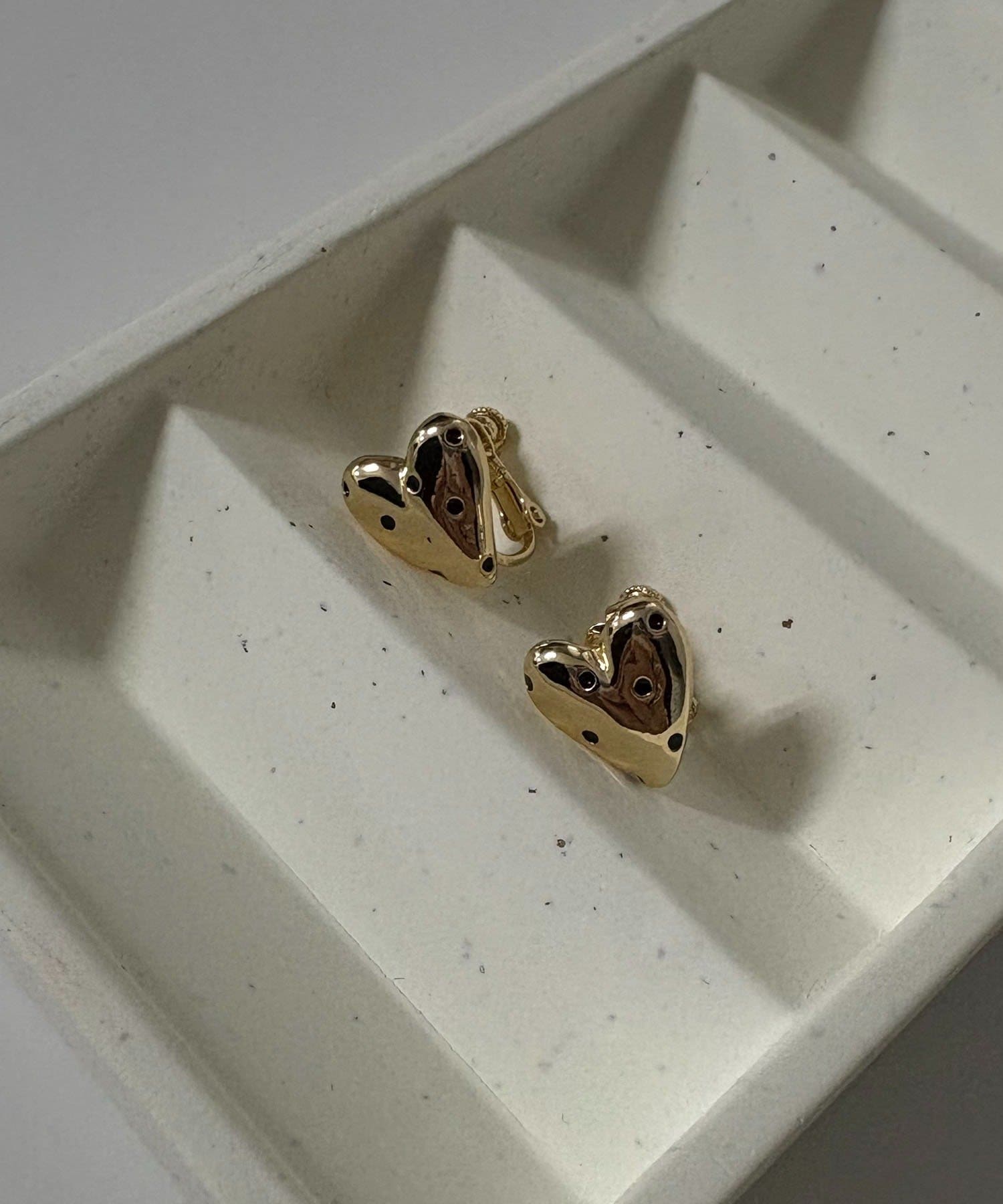 CAPRICIEUX LE'MAGE(カプリシュレマージュ) 〈GOLDY/ゴールディ〉ドットハートプチイヤリング