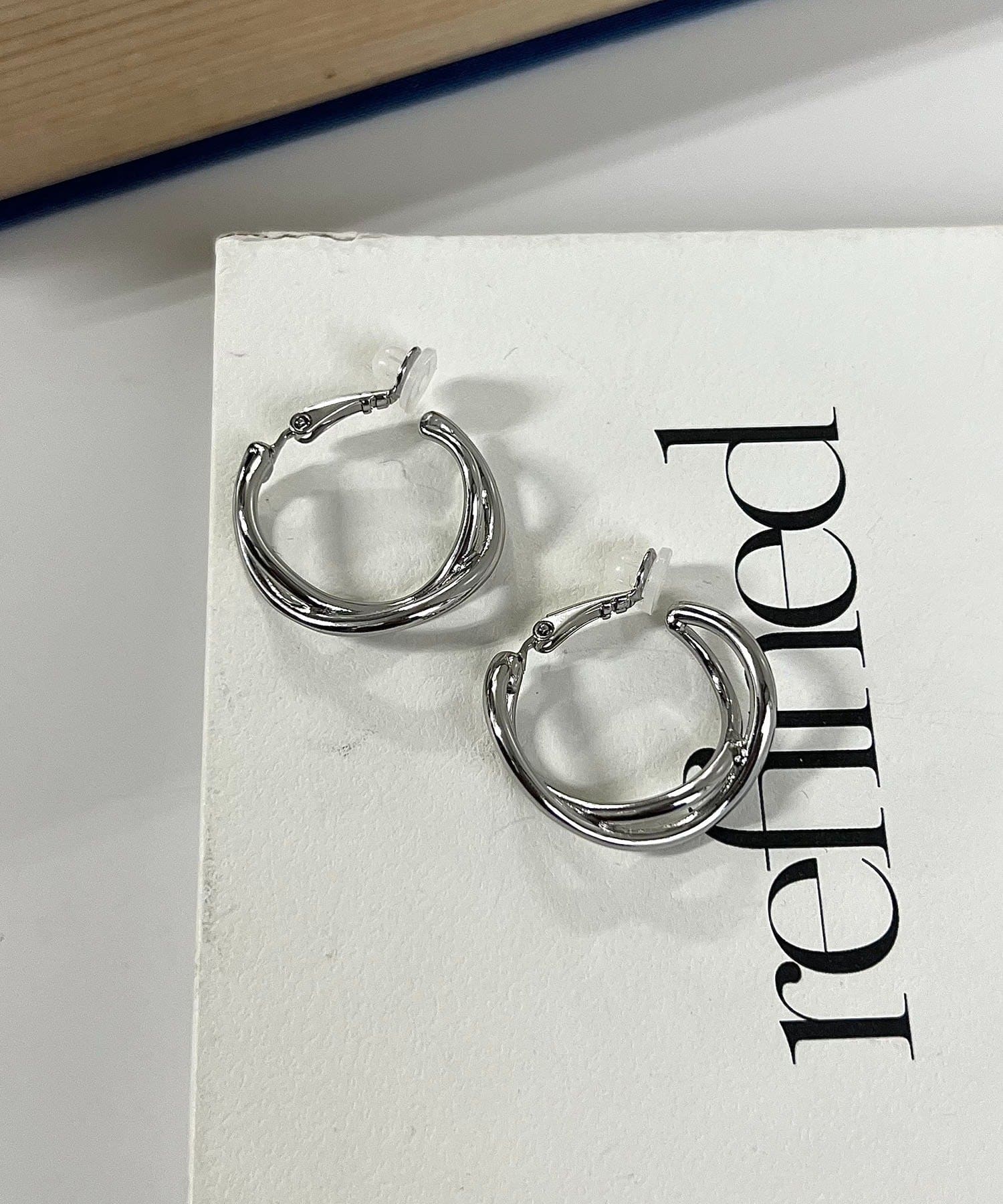 CAPRICIEUX LE'MAGE(カプリシュレマージュ) 〈GOLDY/ゴールディ〉ツイストフープイヤリング