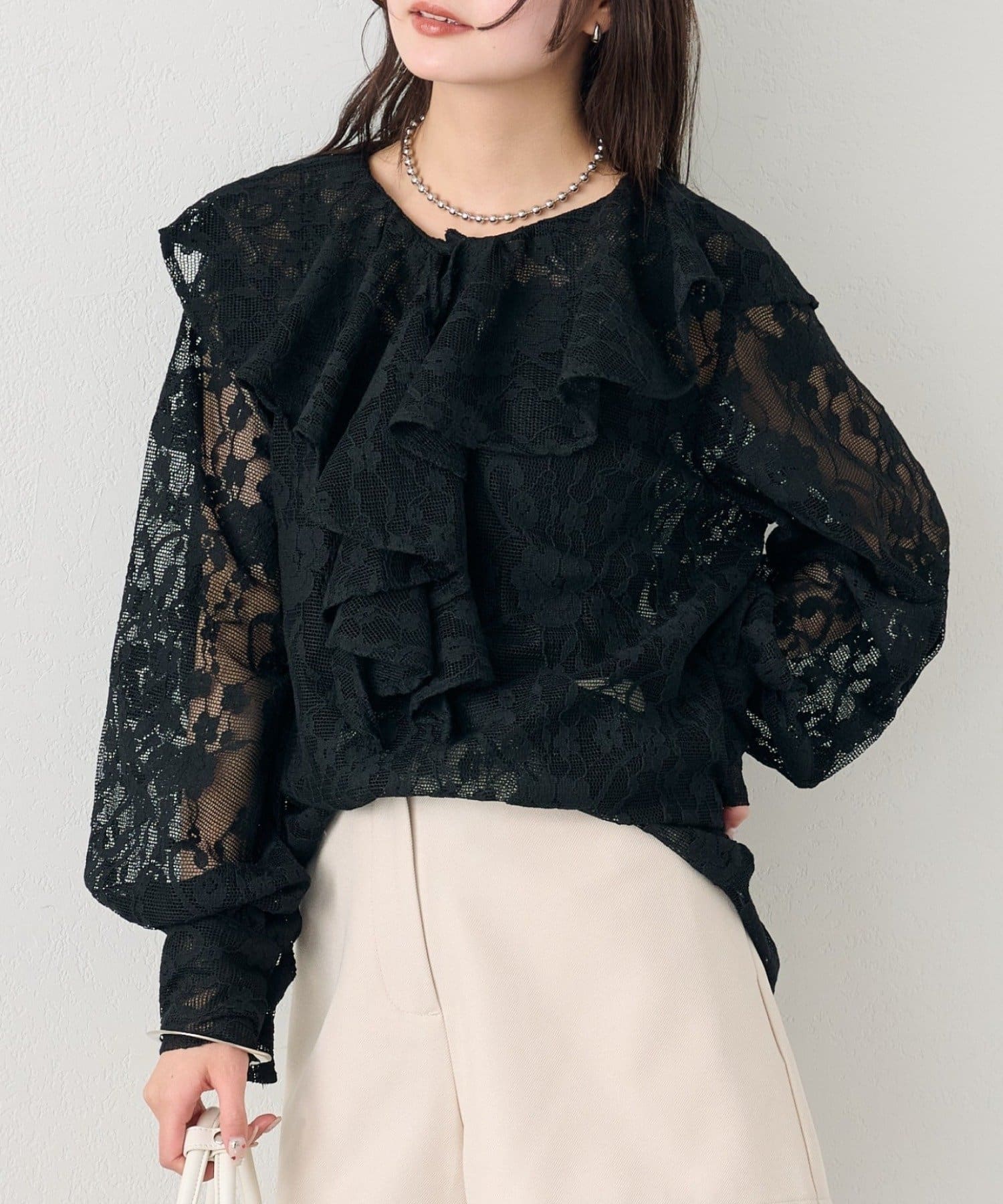 mystic(ミスティック) 《新色ブラック》ラッフルカラーブラウス