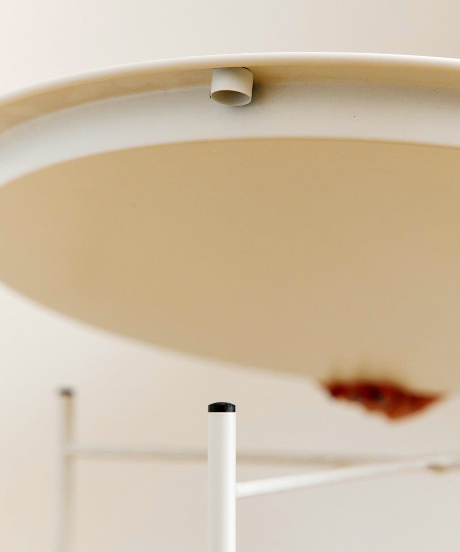 salut!(サリュ) アイアンラウンドテーブル