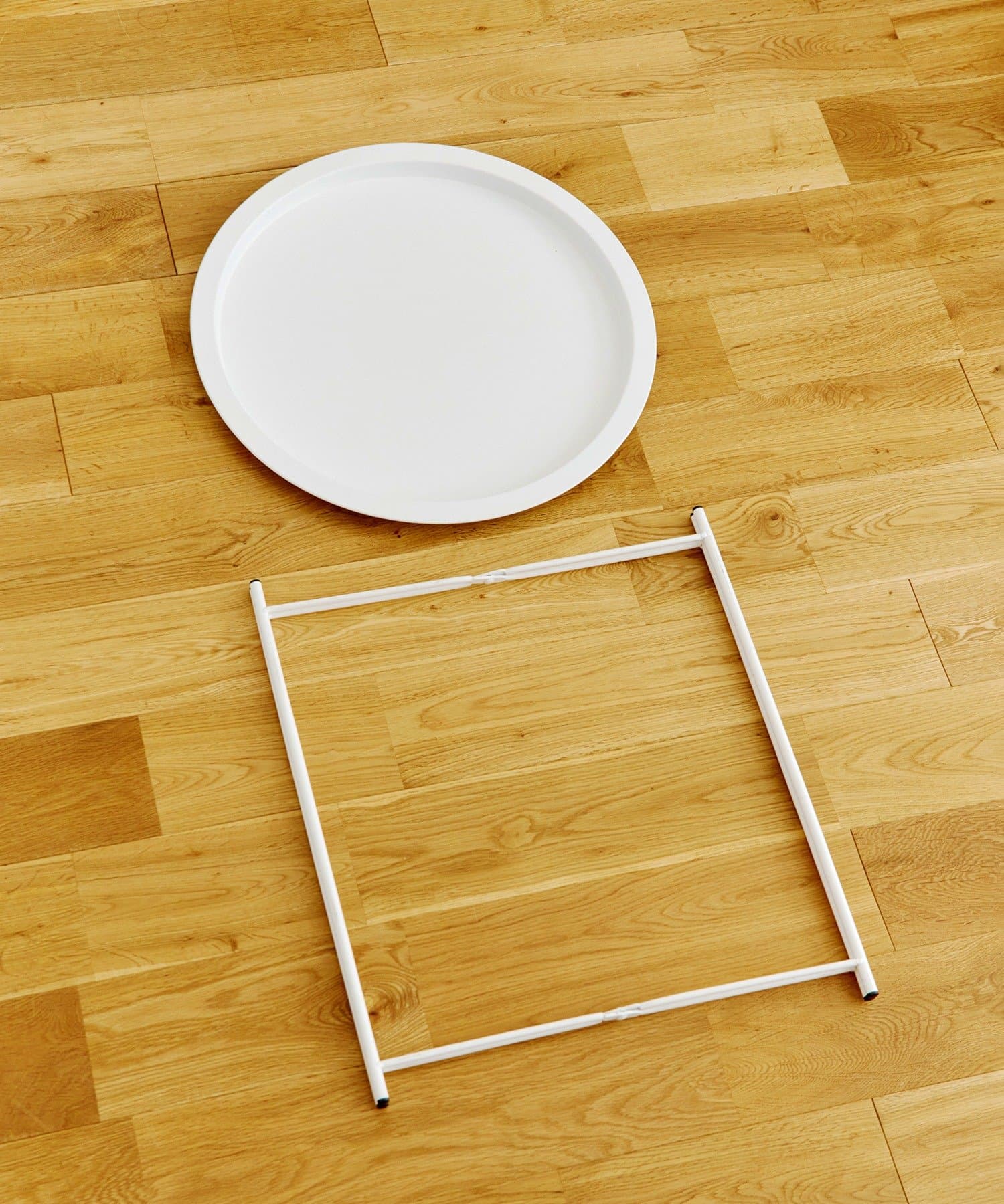 salut!(サリュ) アイアンラウンドテーブル