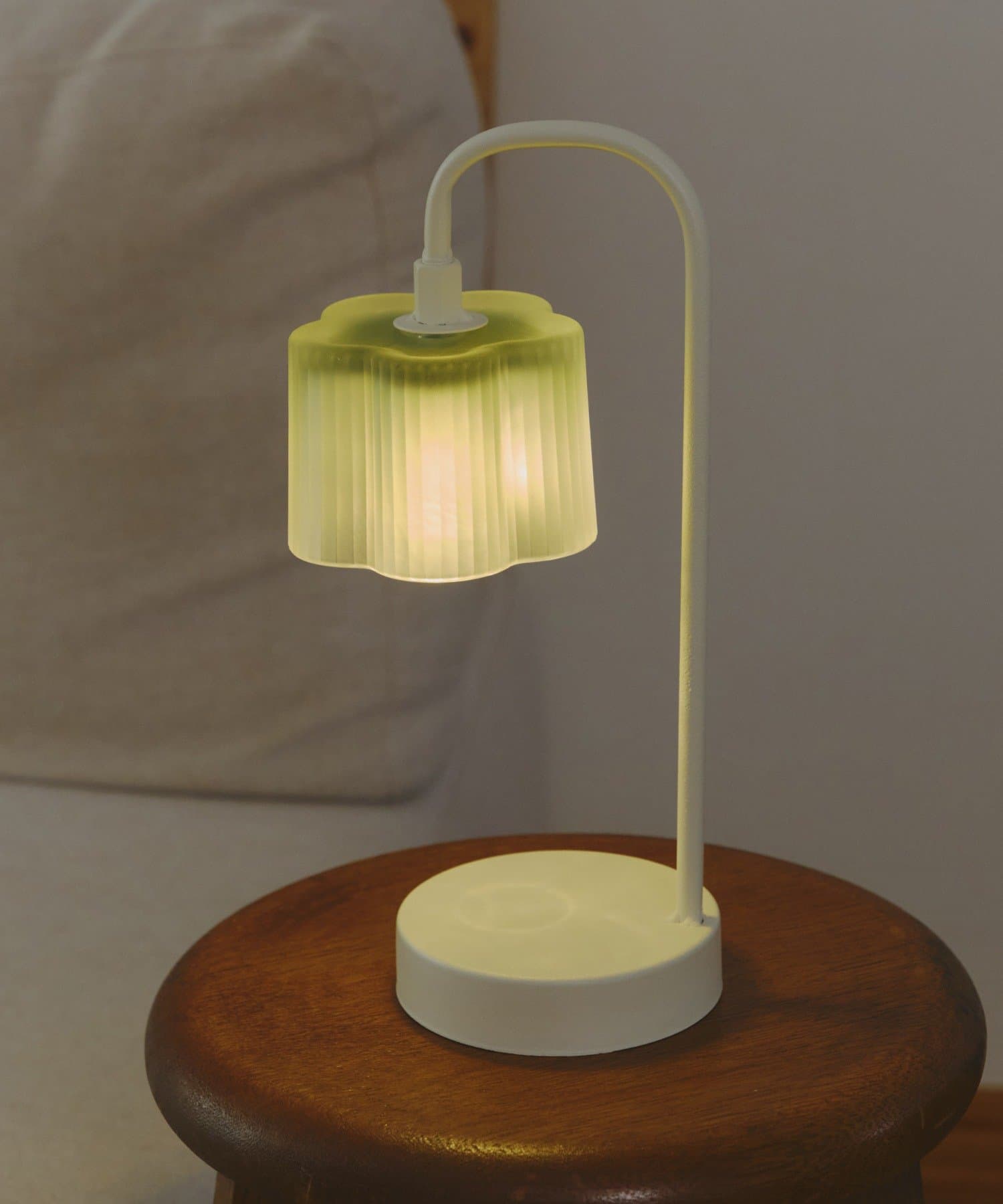 salut!(サリュ) フラワーガラスシェードLEDライト／choupinet