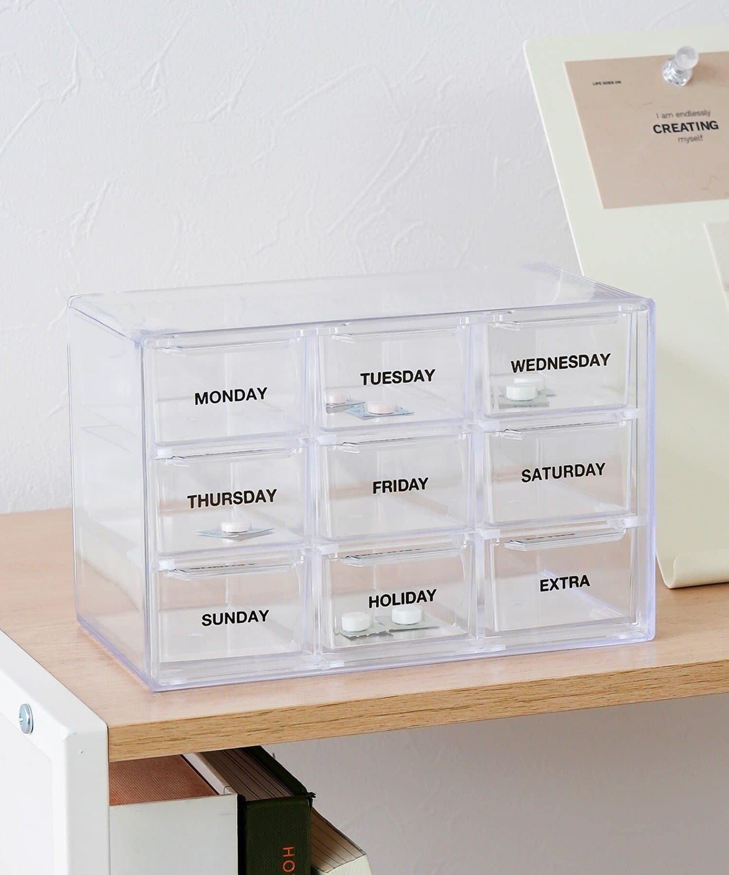 3COINS(スリーコインズ) ウィークリー小物入れボックス