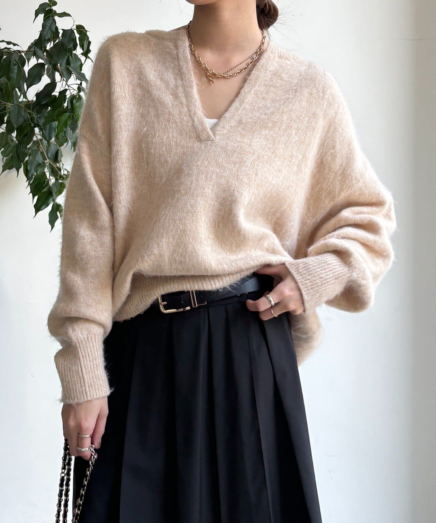 DOUDOU(ドゥドゥ) 深Vスリットニット