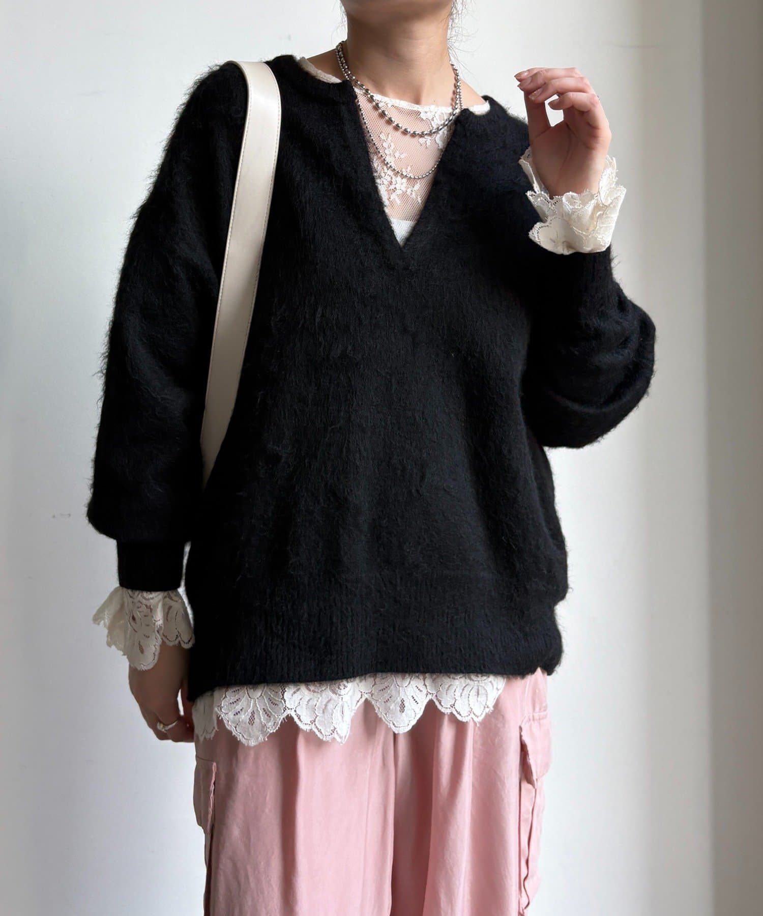 DOUDOU(ドゥドゥ) 深Vスリットニット