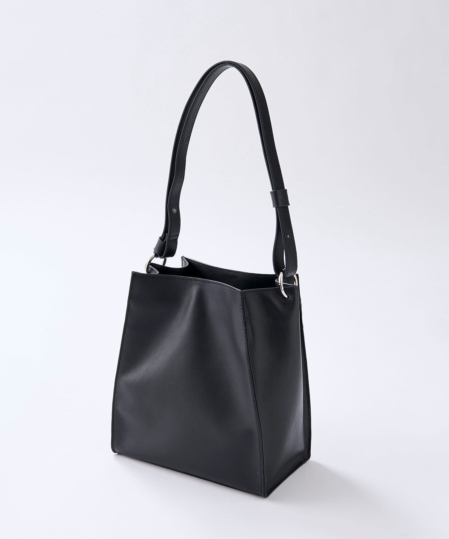 RIVE DROITE(リヴドロワ) 予約【5段階の長さ調節可能】スムース牛革スクエアショルダー