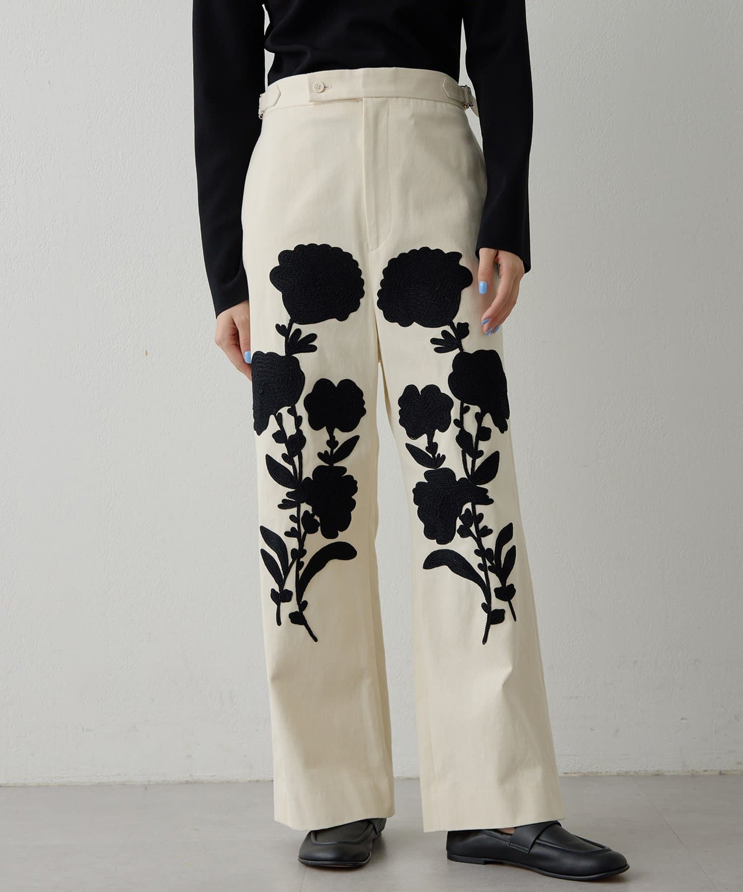 Whim Gazette(ウィム ガゼット) コード刺繍パンツ