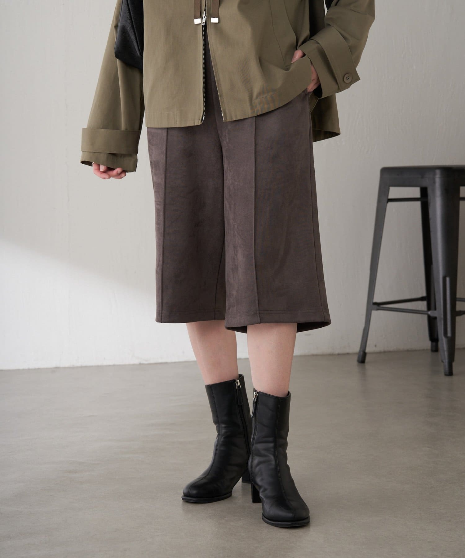 COLLAGE GALLARDAGALANTE(コラージュ ガリャルダガランテ) Q.anos スエードハーフパンツ