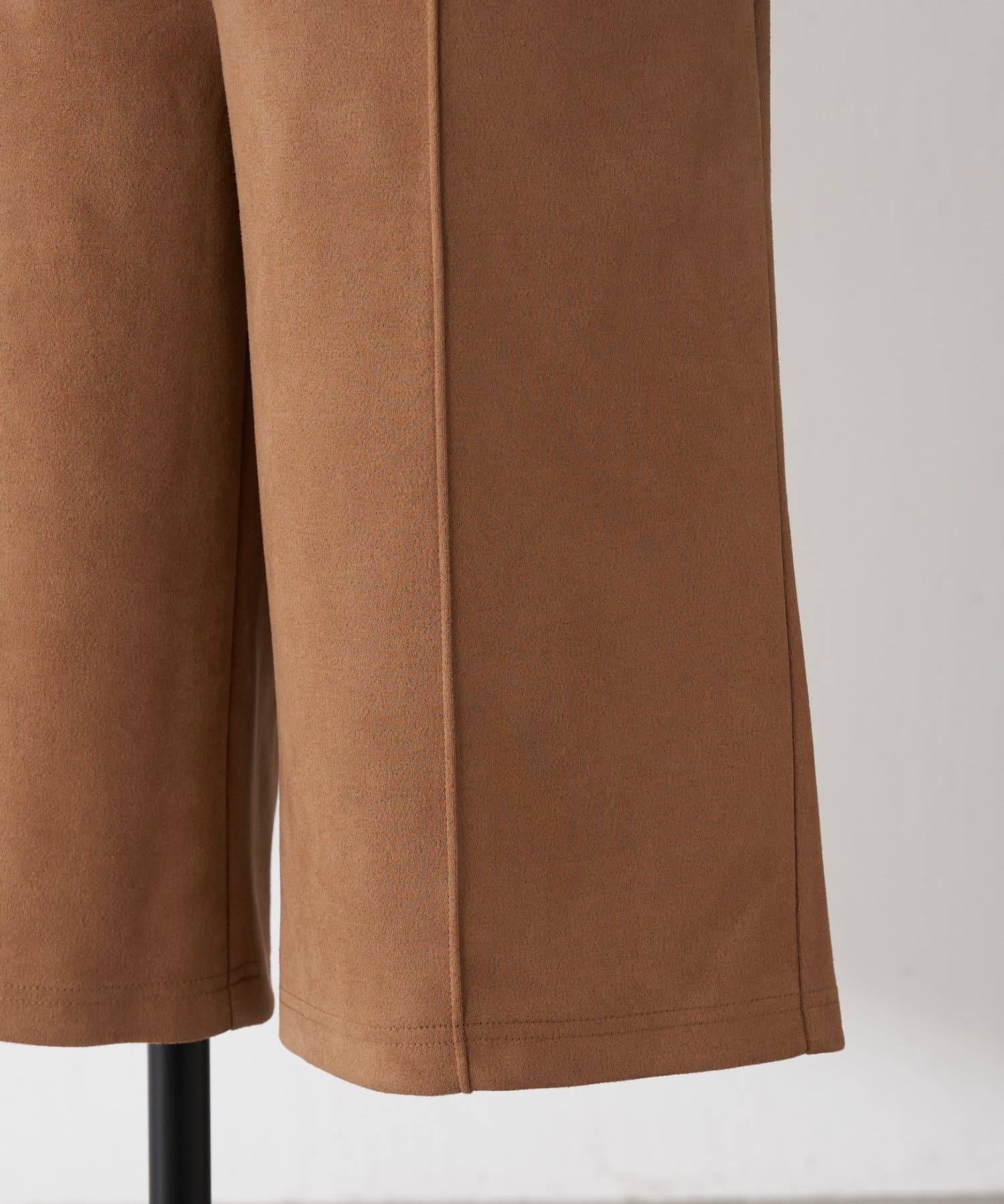 COLLAGE GALLARDAGALANTE(コラージュ ガリャルダガランテ) Q.anos スエードハーフパンツ