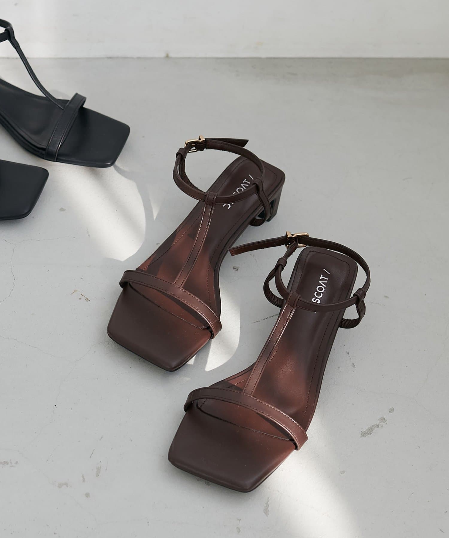 DISCOAT(ディスコート) Tストラップサンダル