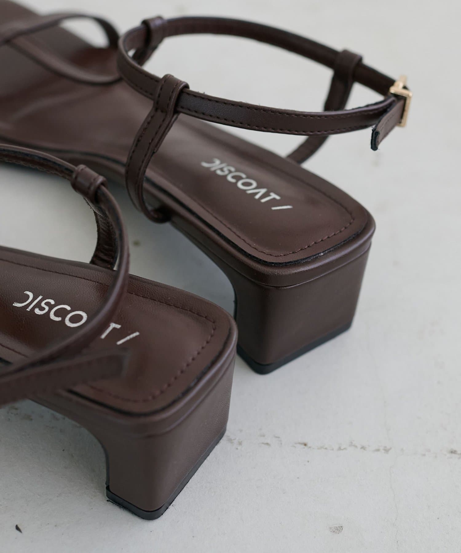 DISCOAT(ディスコート) Tストラップサンダル