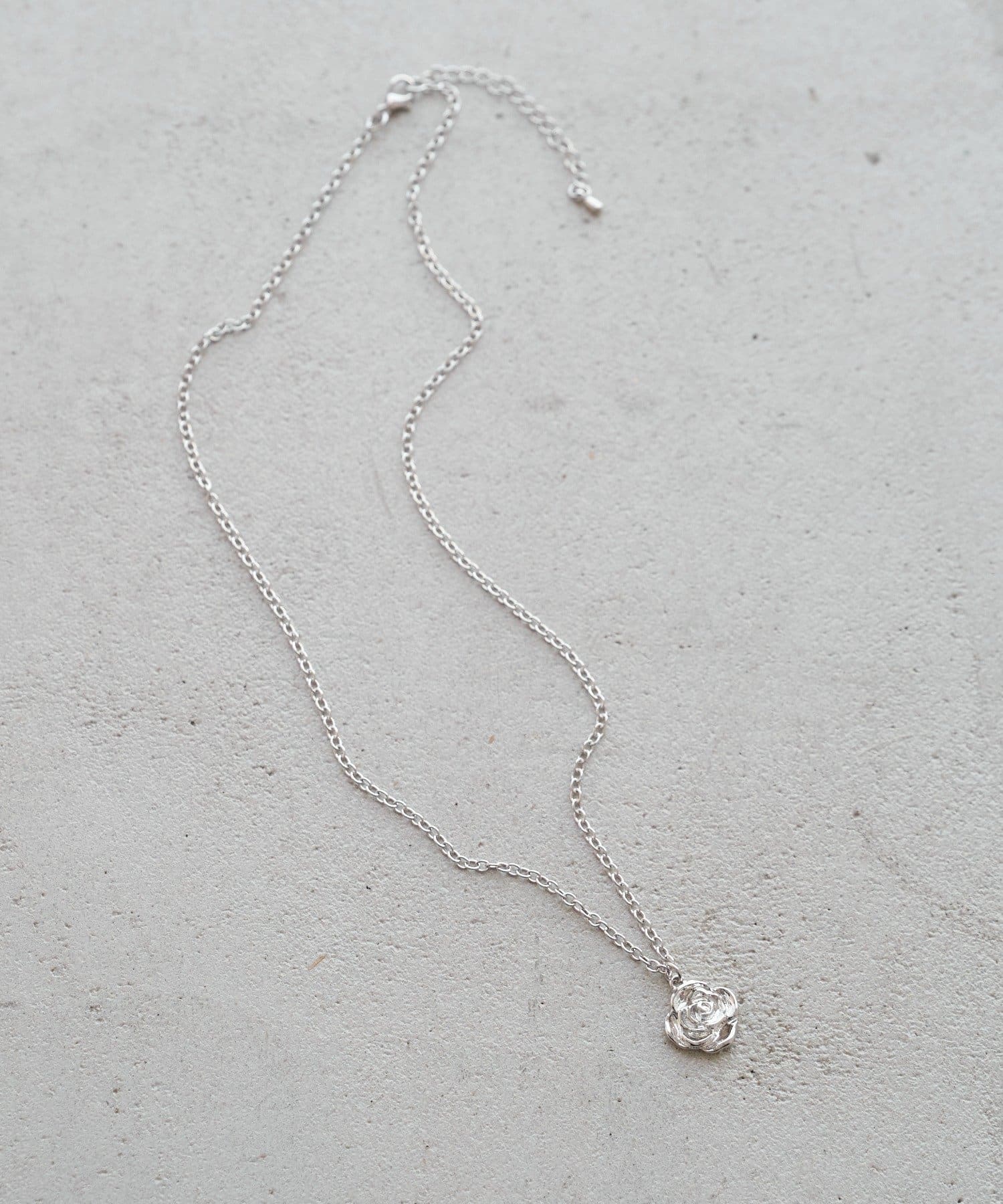 Kastane(カスタネ) 【fiw.】バラネックレス