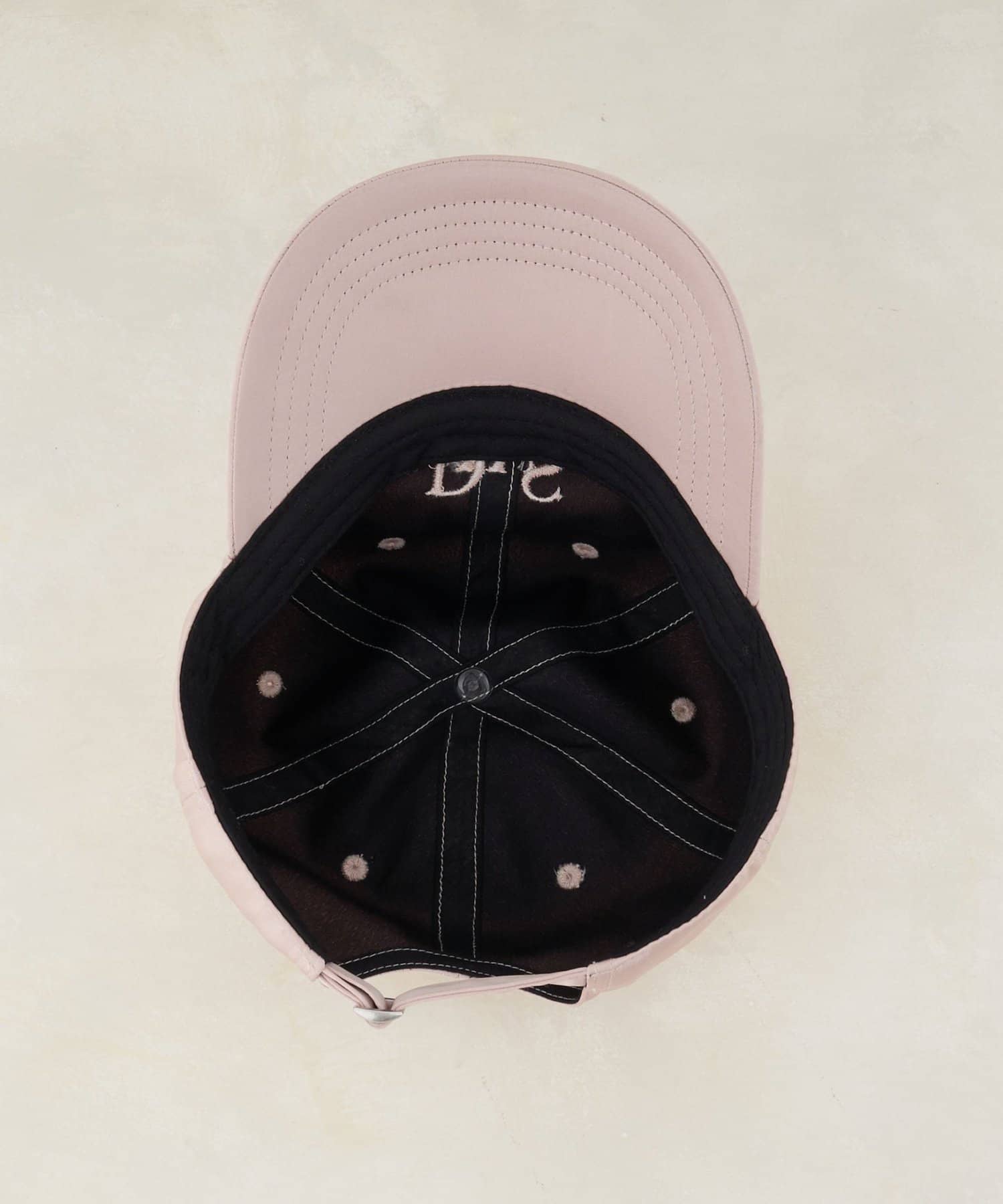 DISCOAT(ディスコート) ロゴ刺繡サテンキャップ