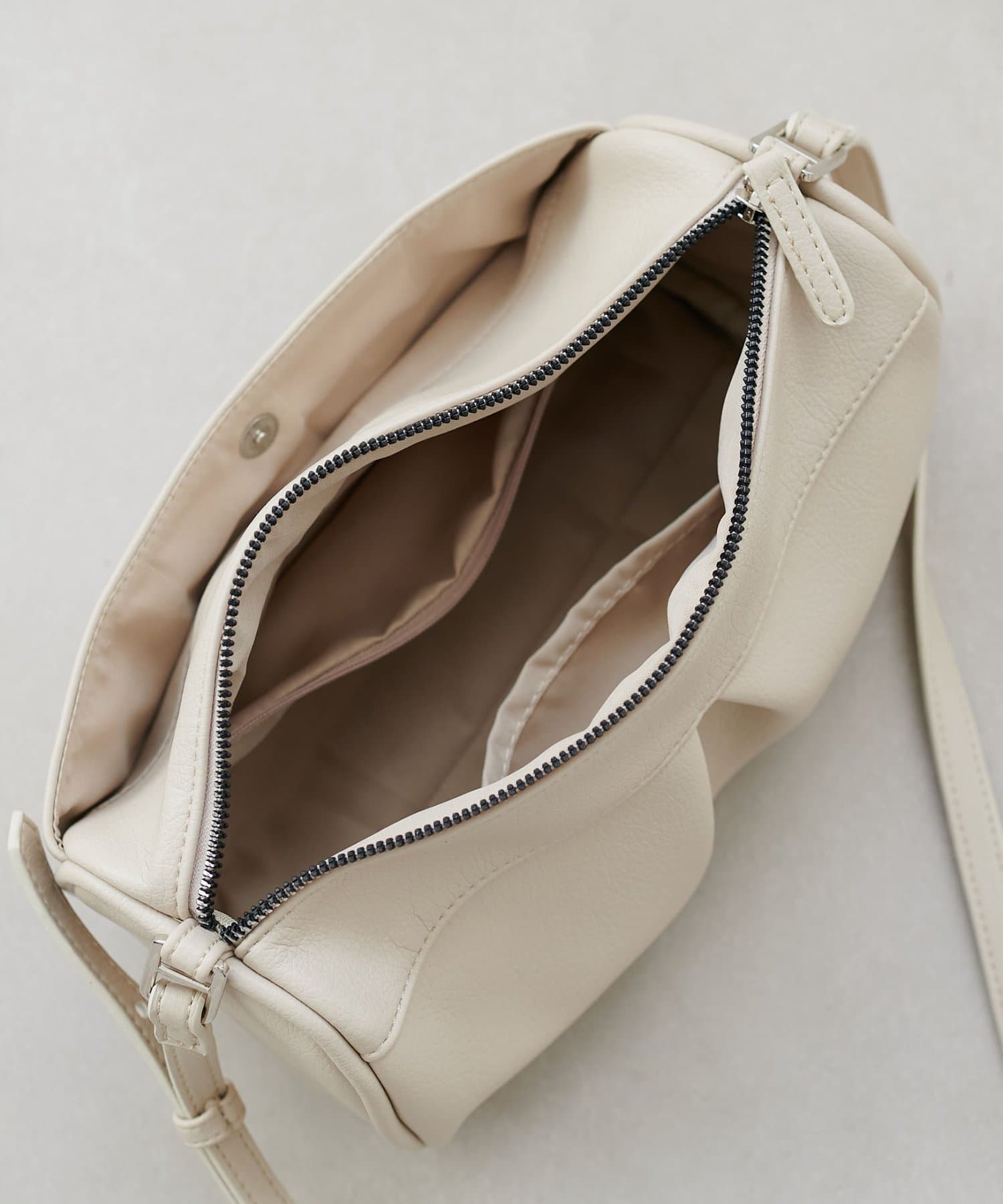 DISCOAT(ディスコート) 12/11(金)12：00～【SS先行予約/500mlペットボトルも◎】フロントタックスクエアショルダーバッグ《詳細動画あり》