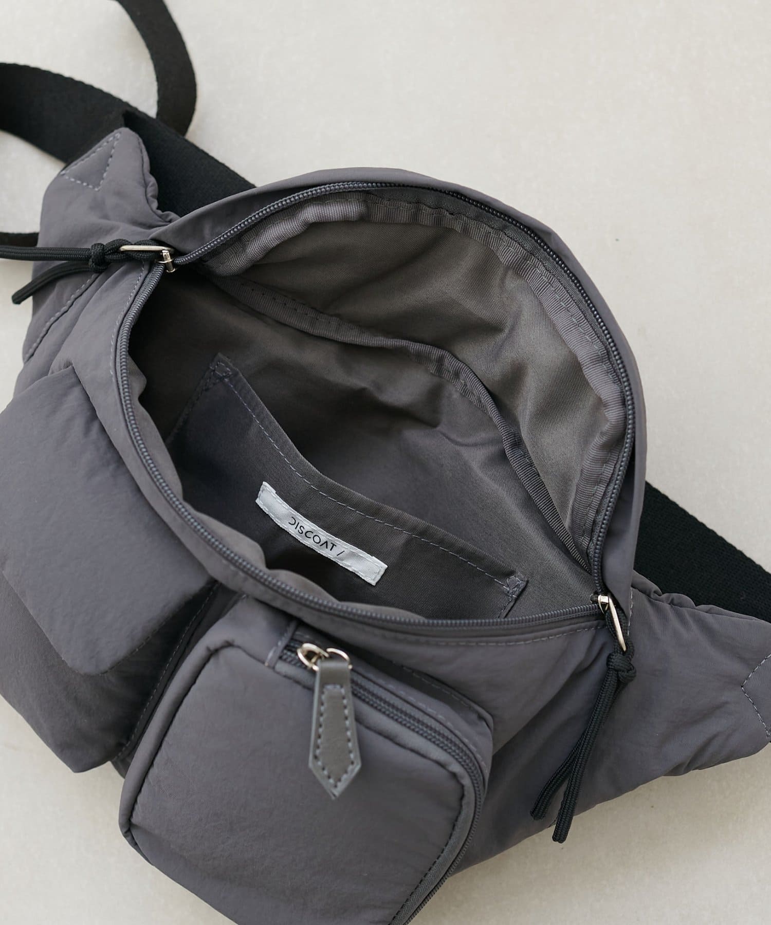 DISCOAT(ディスコート) 12/11(金)12:00～【SSS先行予約】ユーティリティーパフィーボディバッグ