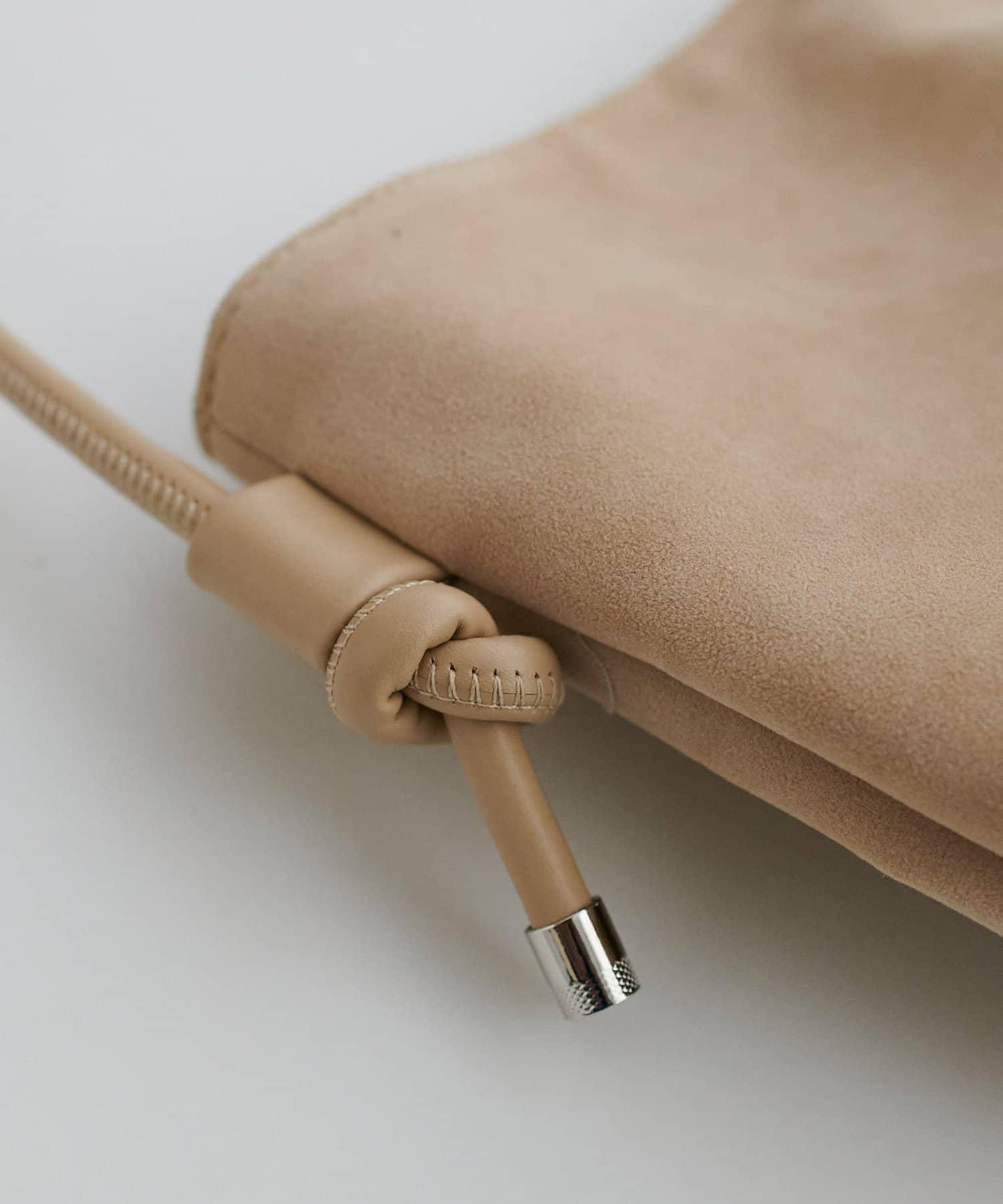 DISCOAT(ディスコート) 【SS先行予約/トレンド感◎】チャーム付ワンハンドルスエードミニショルダーバッグ