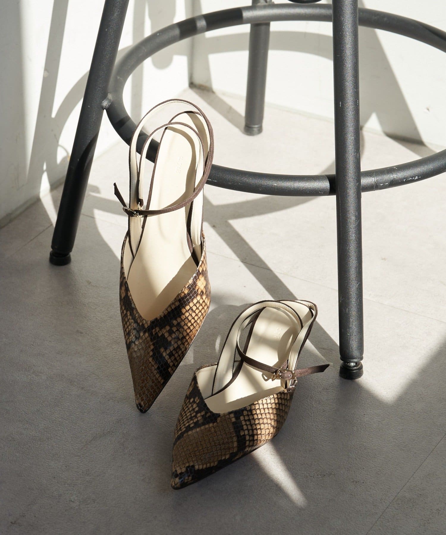 GALLARDAGALANTE(ガリャルダガランテ) 【2.718】アンクルストラップパンプス