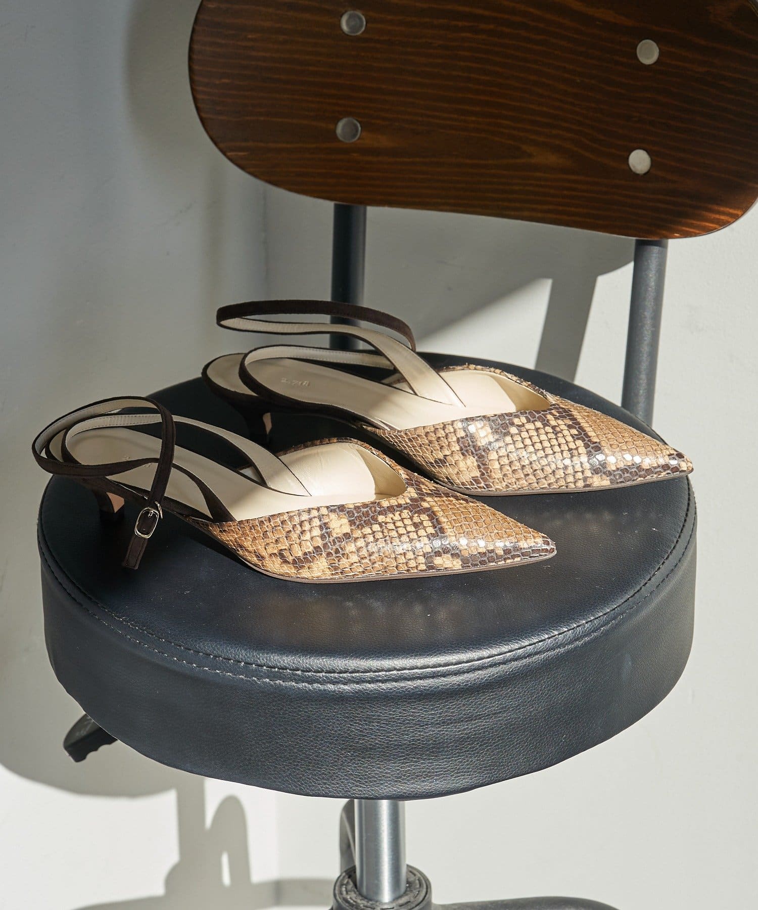 GALLARDAGALANTE(ガリャルダガランテ) 【2.718】アンクルストラップパンプス