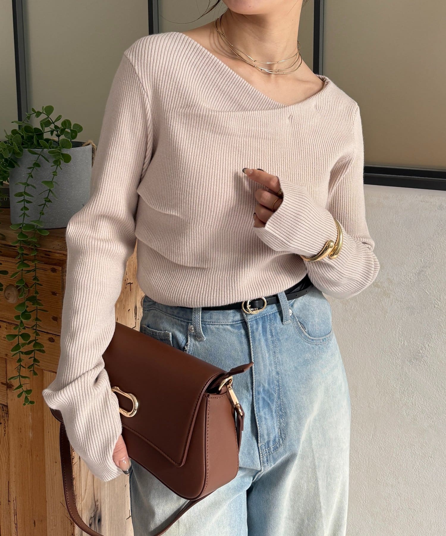 Thevon.(ゼヴォン) ドレープネックリブニットプルオーバー